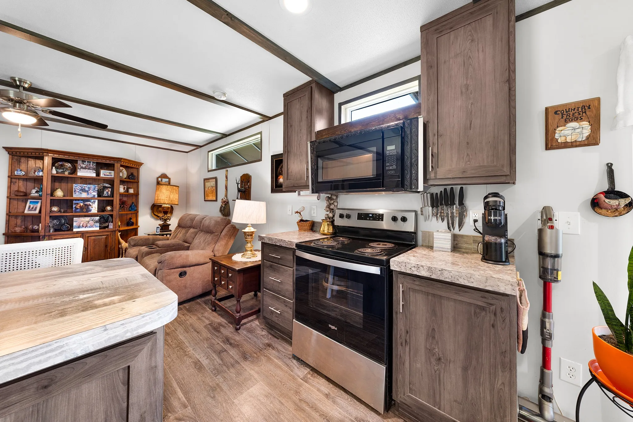 Manufactured Home For Sale in Hunt County , 4450 County Road 3110, Campbell, Texas 75422, 2 Bedroom, 2 Bathroom, 4 Garage spaces, 960 Sqft, built in 2021, mls#21332548, Real Estate Agent in Campbell, Homes For Sale in Hunt county, Homes For Sale in Campbell, Realtor in Campbell Texas, Real Estate Brokerage Independent Realty Texas, Luminita Cordes Realtor