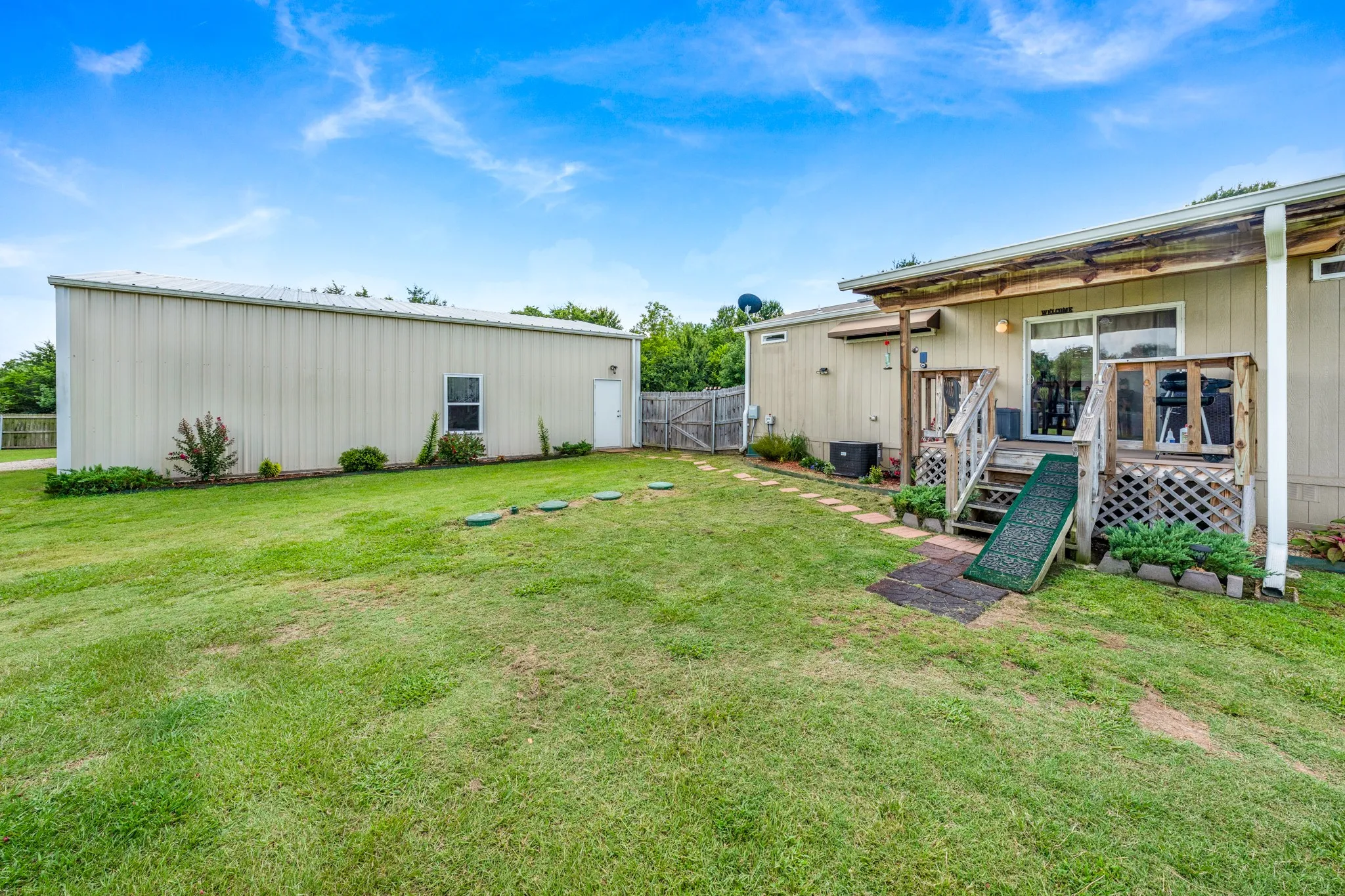 Manufactured Home For Sale in Hunt County , 4450 County Road 3110, Campbell, Texas 75422, 2 Bedroom, 2 Bathroom, 4 Garage spaces, 960 Sqft, built in 2021, mls#21332548, Real Estate Agent in Campbell, Homes For Sale in Hunt county, Homes For Sale in Campbell, Realtor in Campbell Texas, Real Estate Brokerage Independent Realty Texas, Luminita Cordes Realtor