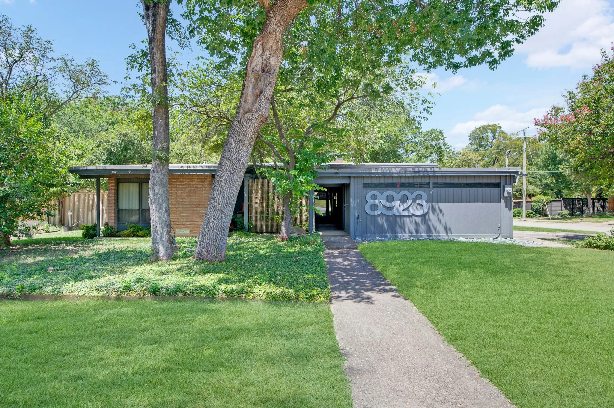 Single Family Residence For Sale in Dallas County , 8923 Rolling Rock Lane, Dallas, Texas 75238, 3 Bedroom, 2 Bathroom, 3 Garage spaces, 1,688 Sqft, built in 1956, mls#21333263, Real Estate Agent in Dallas, Homes For Sale in Dallas county, Homes For Sale in Dallas, Realtor in Dallas Texas, Real Estate Brokerage Independent Realty Texas, Luminita Cordes Realtor