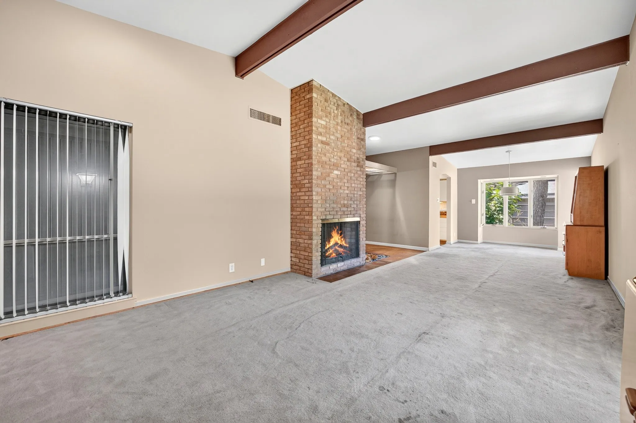 Single Family Residence For Sale in Dallas County , 8923 Rolling Rock Lane, Dallas, Texas 75238, 3 Bedroom, 2 Bathroom, 3 Garage spaces, 1,688 Sqft, built in 1956, mls#21333263, Real Estate Agent in Dallas, Homes For Sale in Dallas county, Homes For Sale in Dallas, Realtor in Dallas Texas, Real Estate Brokerage Independent Realty Texas, Luminita Cordes Realtor