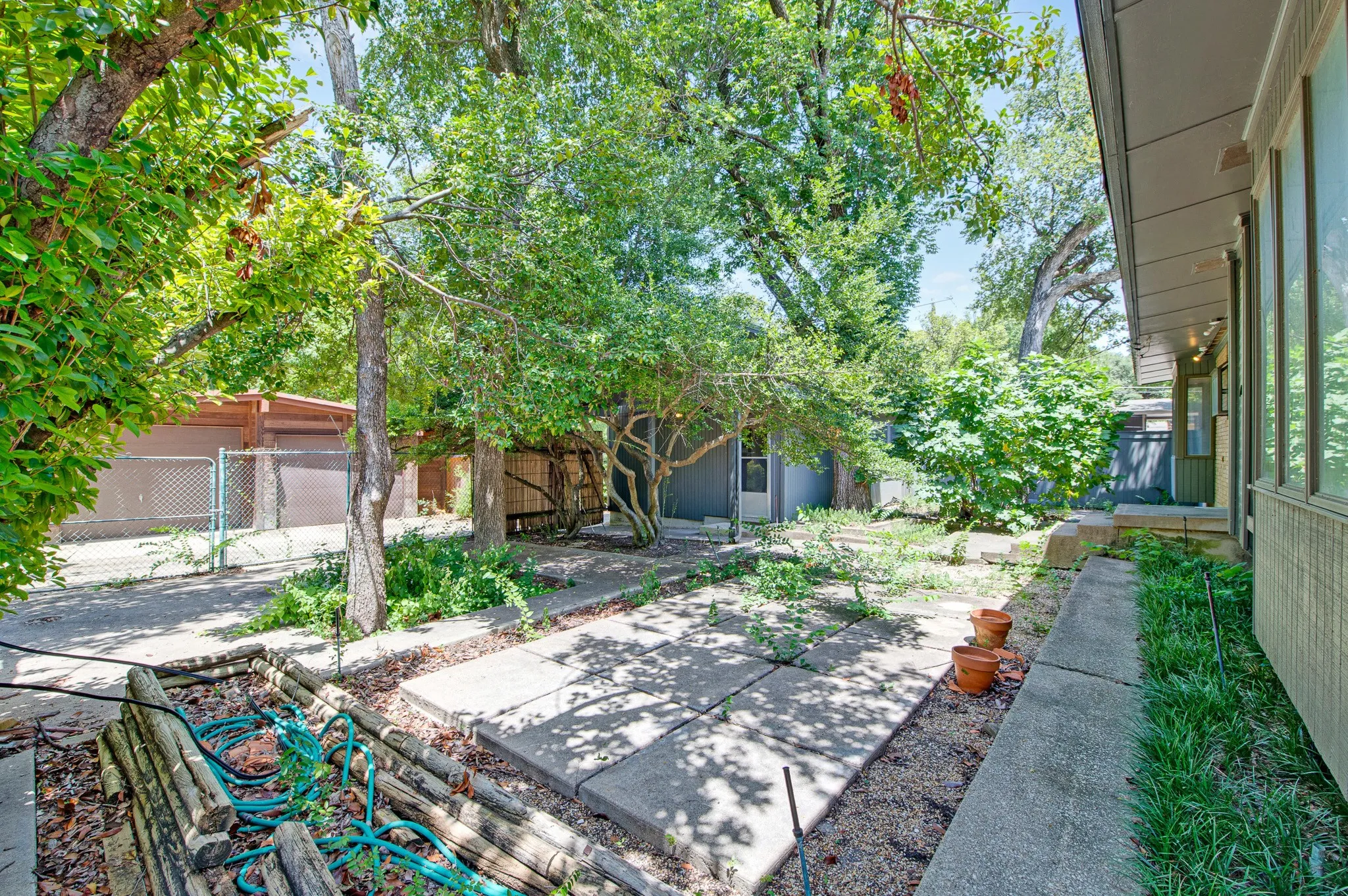 Single Family Residence For Sale in Dallas County , 8923 Rolling Rock Lane, Dallas, Texas 75238, 3 Bedroom, 2 Bathroom, 3 Garage spaces, 1,688 Sqft, built in 1956, mls#21333263, Real Estate Agent in Dallas, Homes For Sale in Dallas county, Homes For Sale in Dallas, Realtor in Dallas Texas, Real Estate Brokerage Independent Realty Texas, Luminita Cordes Realtor