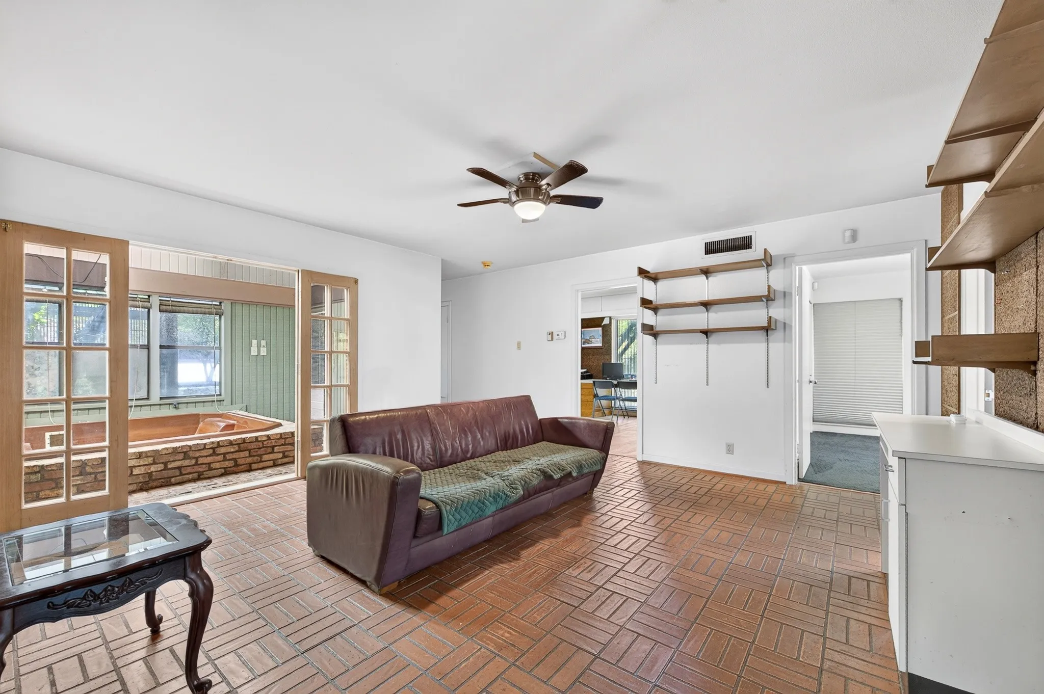 Single Family Residence For Sale in Dallas County , 8923 Rolling Rock Lane, Dallas, Texas 75238, 3 Bedroom, 2 Bathroom, 3 Garage spaces, 1,688 Sqft, built in 1956, mls#21333263, Real Estate Agent in Dallas, Homes For Sale in Dallas county, Homes For Sale in Dallas, Realtor in Dallas Texas, Real Estate Brokerage Independent Realty Texas, Luminita Cordes Realtor