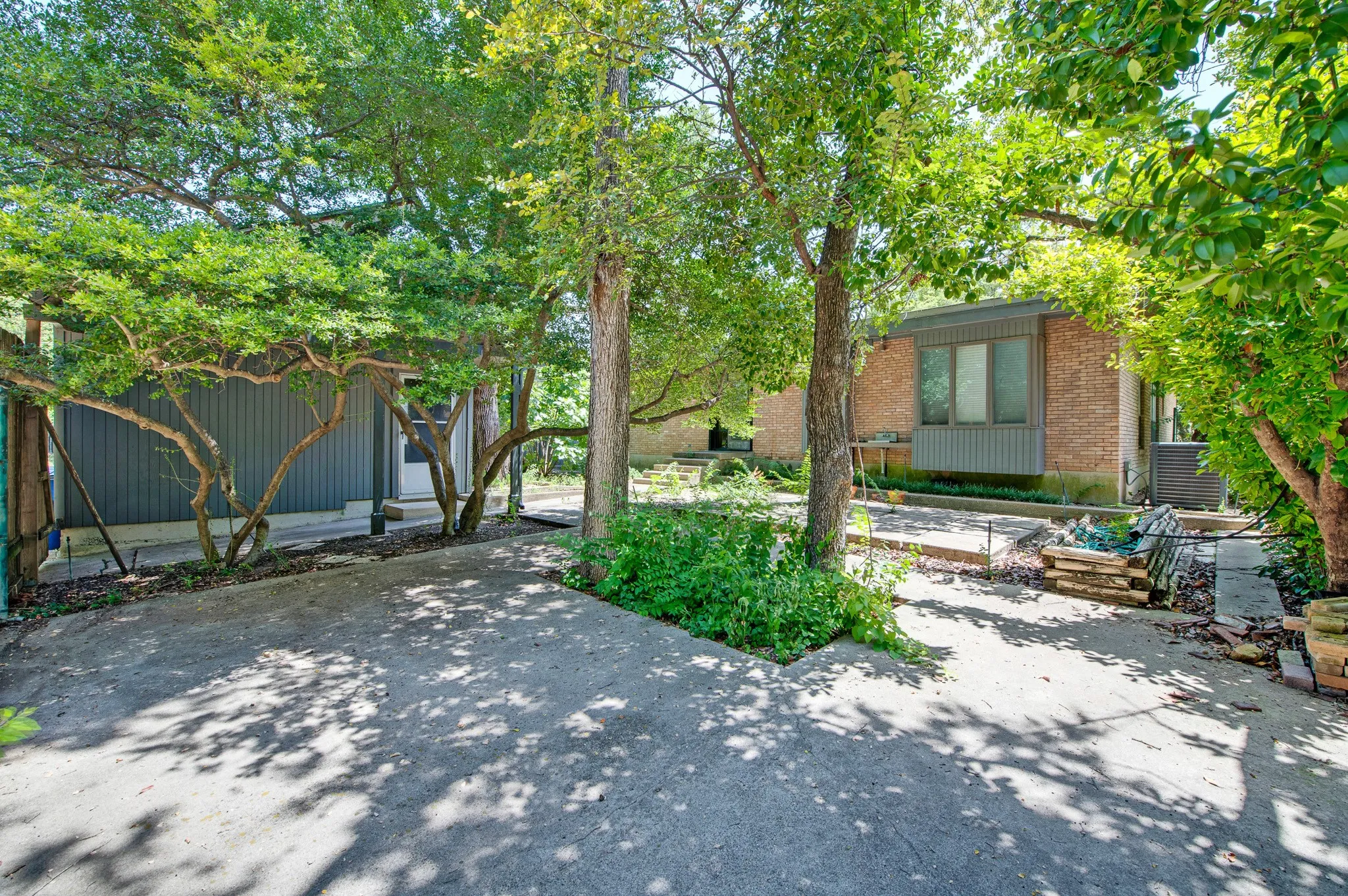 Single Family Residence For Sale in Dallas County , 8923 Rolling Rock Lane, Dallas, Texas 75238, 3 Bedroom, 2 Bathroom, 3 Garage spaces, 1,688 Sqft, built in 1956, mls#21333263, Real Estate Agent in Dallas, Homes For Sale in Dallas county, Homes For Sale in Dallas, Realtor in Dallas Texas, Real Estate Brokerage Independent Realty Texas, Luminita Cordes Realtor