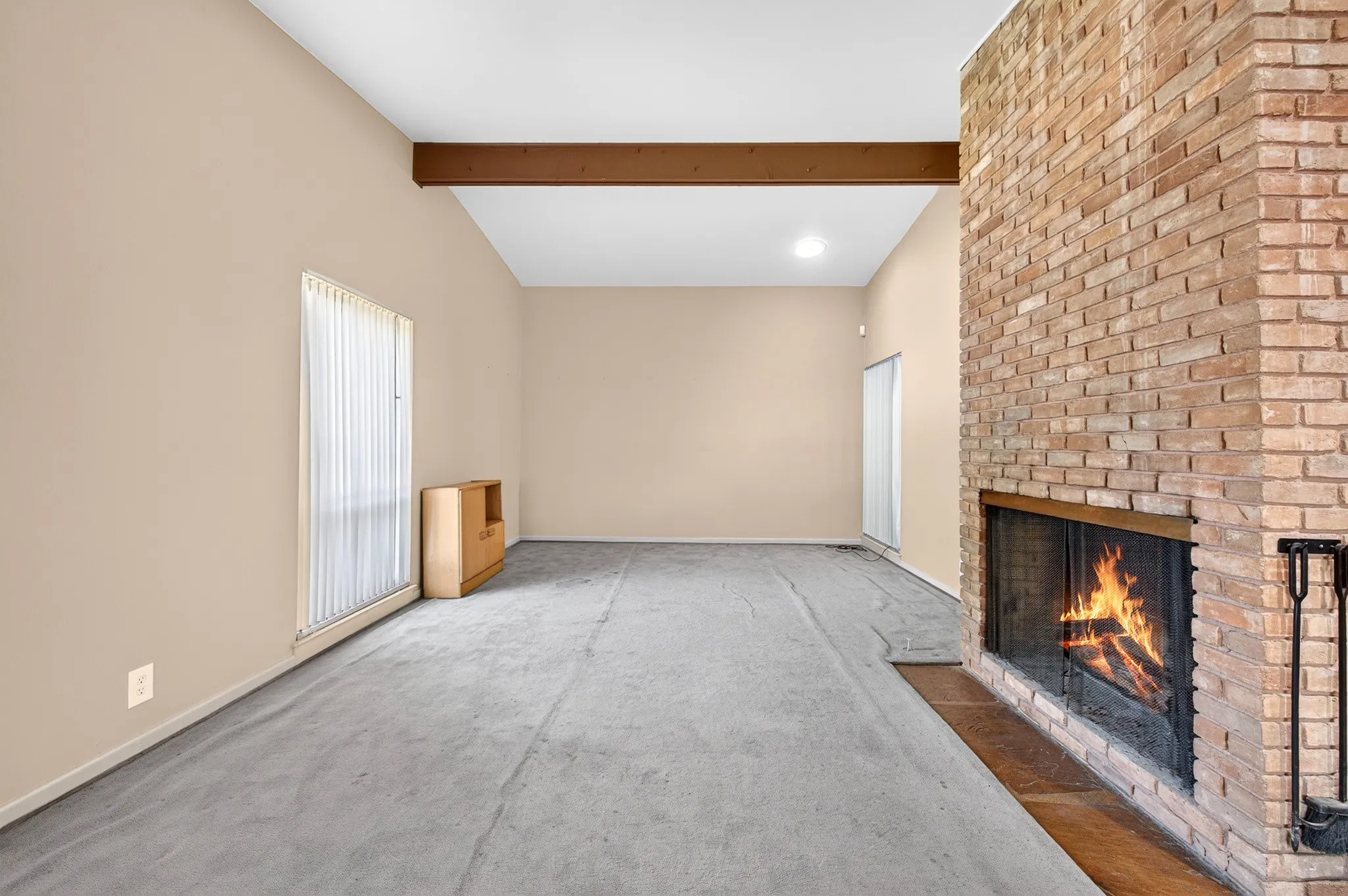 Single Family Residence For Sale in Dallas County , 8923 Rolling Rock Lane, Dallas, Texas 75238, 3 Bedroom, 2 Bathroom, 3 Garage spaces, 1,688 Sqft, built in 1956, mls#21333263, Real Estate Agent in Dallas, Homes For Sale in Dallas county, Homes For Sale in Dallas, Realtor in Dallas Texas, Real Estate Brokerage Independent Realty Texas, Luminita Cordes Realtor