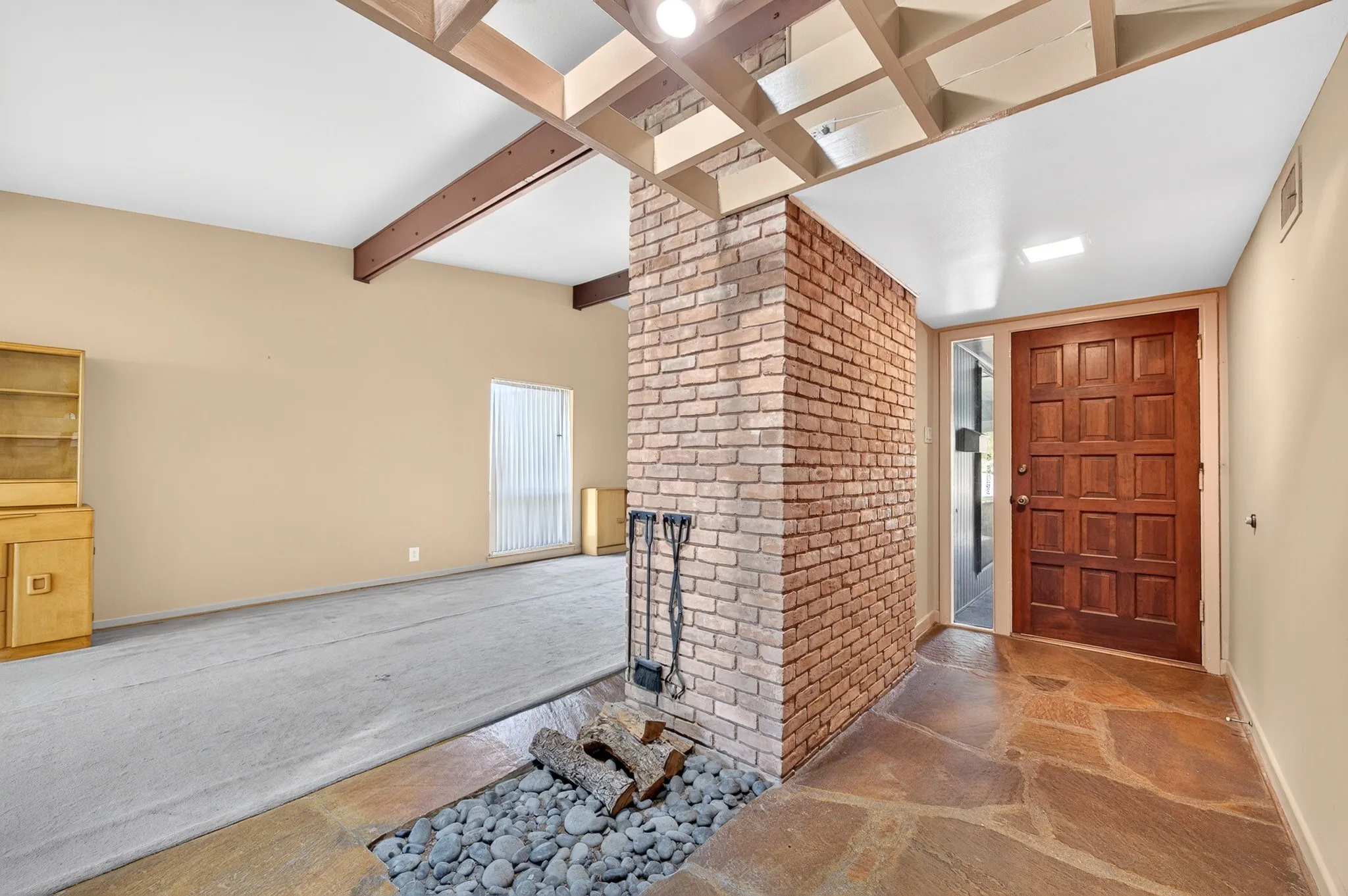 Single Family Residence For Sale in Dallas County , 8923 Rolling Rock Lane, Dallas, Texas 75238, 3 Bedroom, 2 Bathroom, 3 Garage spaces, 1,688 Sqft, built in 1956, mls#21333263, Real Estate Agent in Dallas, Homes For Sale in Dallas county, Homes For Sale in Dallas, Realtor in Dallas Texas, Real Estate Brokerage Independent Realty Texas, Luminita Cordes Realtor