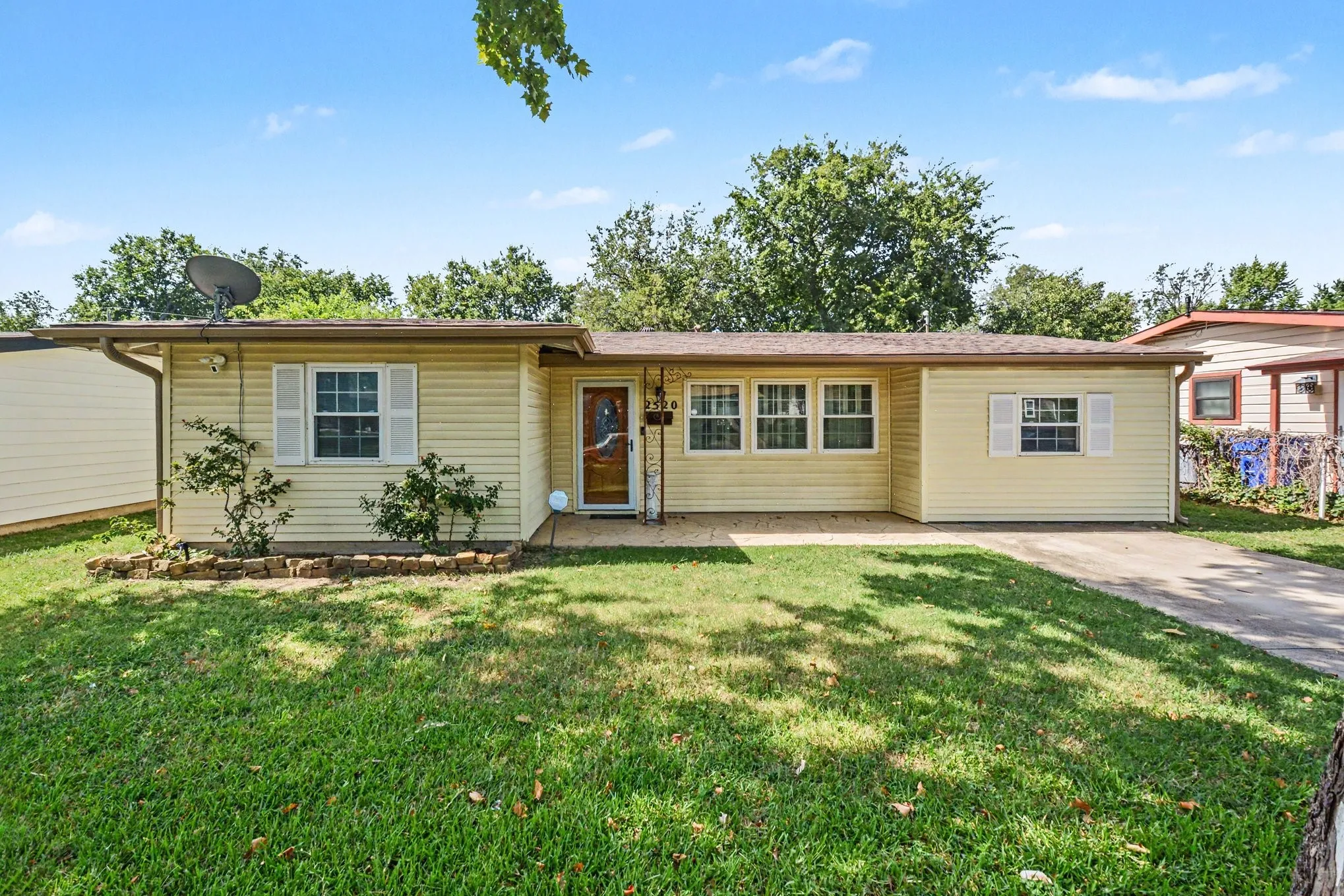 Single Family Residence For Sale in Dallas County , 2520 Collingwood Drive, Farmers Branch, Texas 75234, 2 Bedroom, 2 Bathroom, Garage spaces, 1,447 Sqft, built in 1955, Price $280,000, mls#21318439, Real Estate Agent in Farmers Branch, Homes For Sale in Dallas county, Homes For Sale in Farmers Branch, Realtor in Farmers Branch Texas, Real Estate Brokerage Independent Realty Texas, Luminita Cordes Realtor