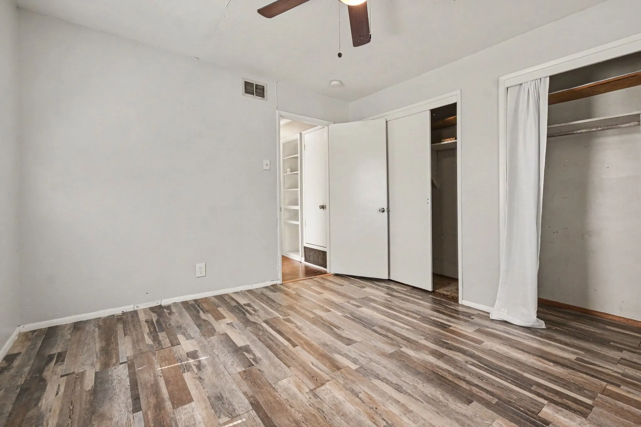 Single Family Residence For Sale in Dallas County , 2520 Collingwood Drive, Farmers Branch, Texas 75234, 2 Bedroom, 2 Bathroom, Garage spaces, 1,447 Sqft, built in 1955, Price $280,000, mls#21318439, Real Estate Agent in Farmers Branch, Homes For Sale in Dallas county, Homes For Sale in Farmers Branch, Realtor in Farmers Branch Texas, Real Estate Brokerage Independent Realty Texas, Luminita Cordes Realtor