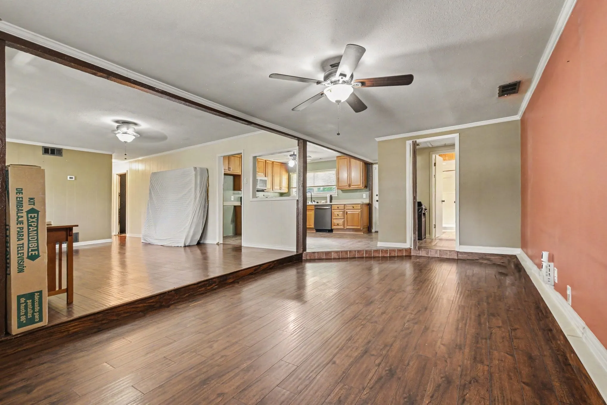 Single Family Residence For Sale in Dallas County , 2520 Collingwood Drive, Farmers Branch, Texas 75234, 2 Bedroom, 2 Bathroom, Garage spaces, 1,447 Sqft, built in 1955, Price $280,000, mls#21318439, Real Estate Agent in Farmers Branch, Homes For Sale in Dallas county, Homes For Sale in Farmers Branch, Realtor in Farmers Branch Texas, Real Estate Brokerage Independent Realty Texas, Luminita Cordes Realtor