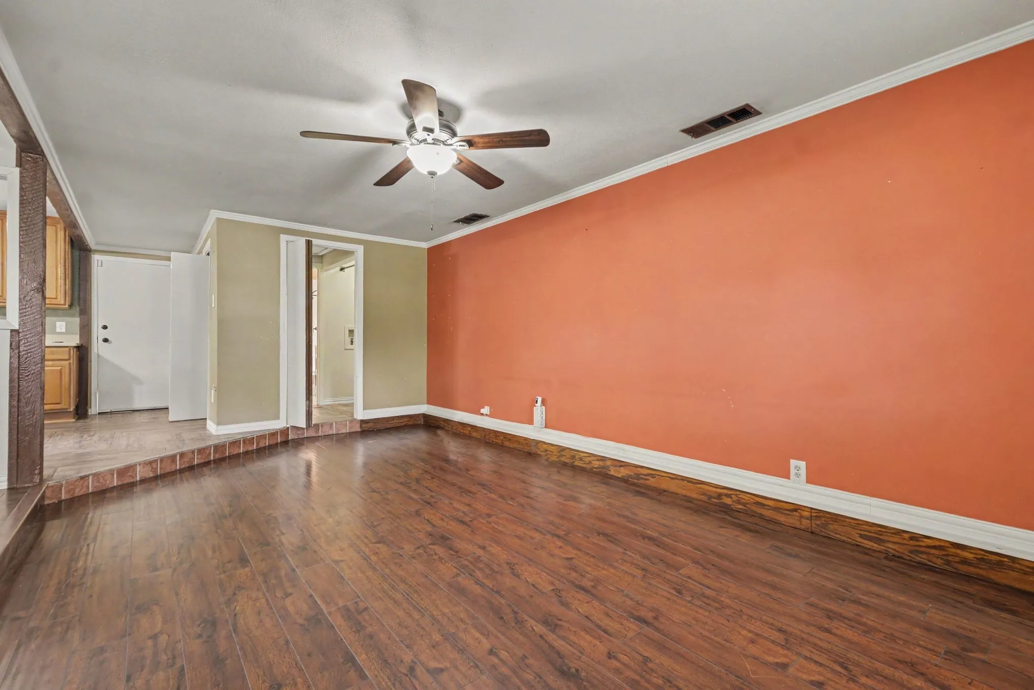 Single Family Residence For Sale in Dallas County , 2520 Collingwood Drive, Farmers Branch, Texas 75234, 2 Bedroom, 2 Bathroom, Garage spaces, 1,447 Sqft, built in 1955, Price $280,000, mls#21318439, Real Estate Agent in Farmers Branch, Homes For Sale in Dallas county, Homes For Sale in Farmers Branch, Realtor in Farmers Branch Texas, Real Estate Brokerage Independent Realty Texas, Luminita Cordes Realtor