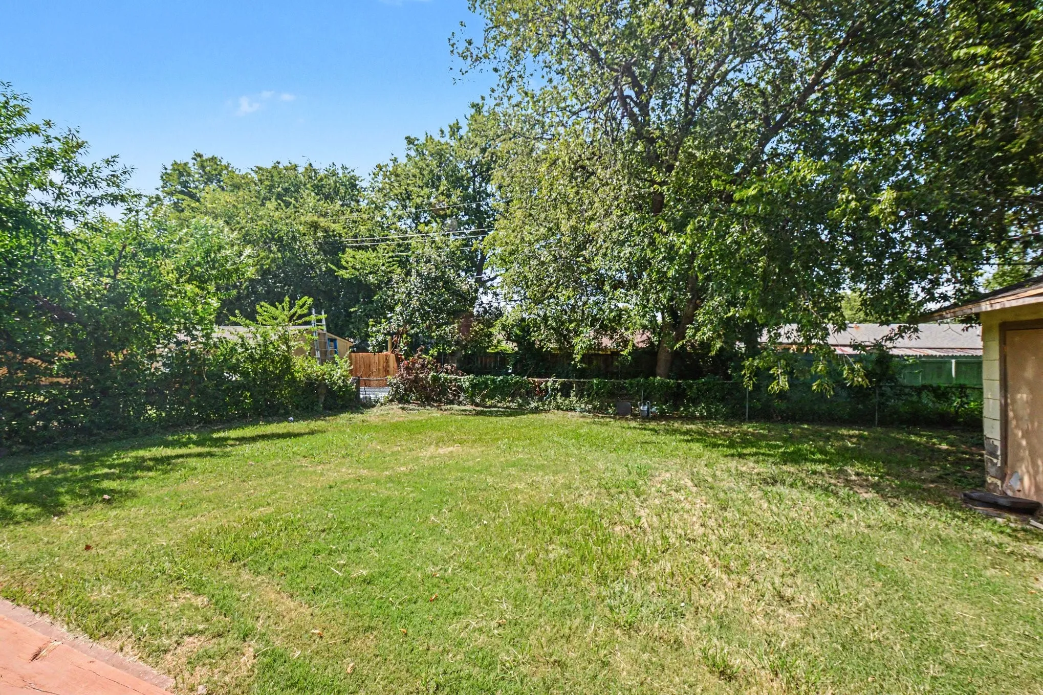 Single Family Residence For Sale in Dallas County , 2520 Collingwood Drive, Farmers Branch, Texas 75234, 2 Bedroom, 2 Bathroom, Garage spaces, 1,447 Sqft, built in 1955, Price $280,000, mls#21318439, Real Estate Agent in Farmers Branch, Homes For Sale in Dallas county, Homes For Sale in Farmers Branch, Realtor in Farmers Branch Texas, Real Estate Brokerage Independent Realty Texas, Luminita Cordes Realtor