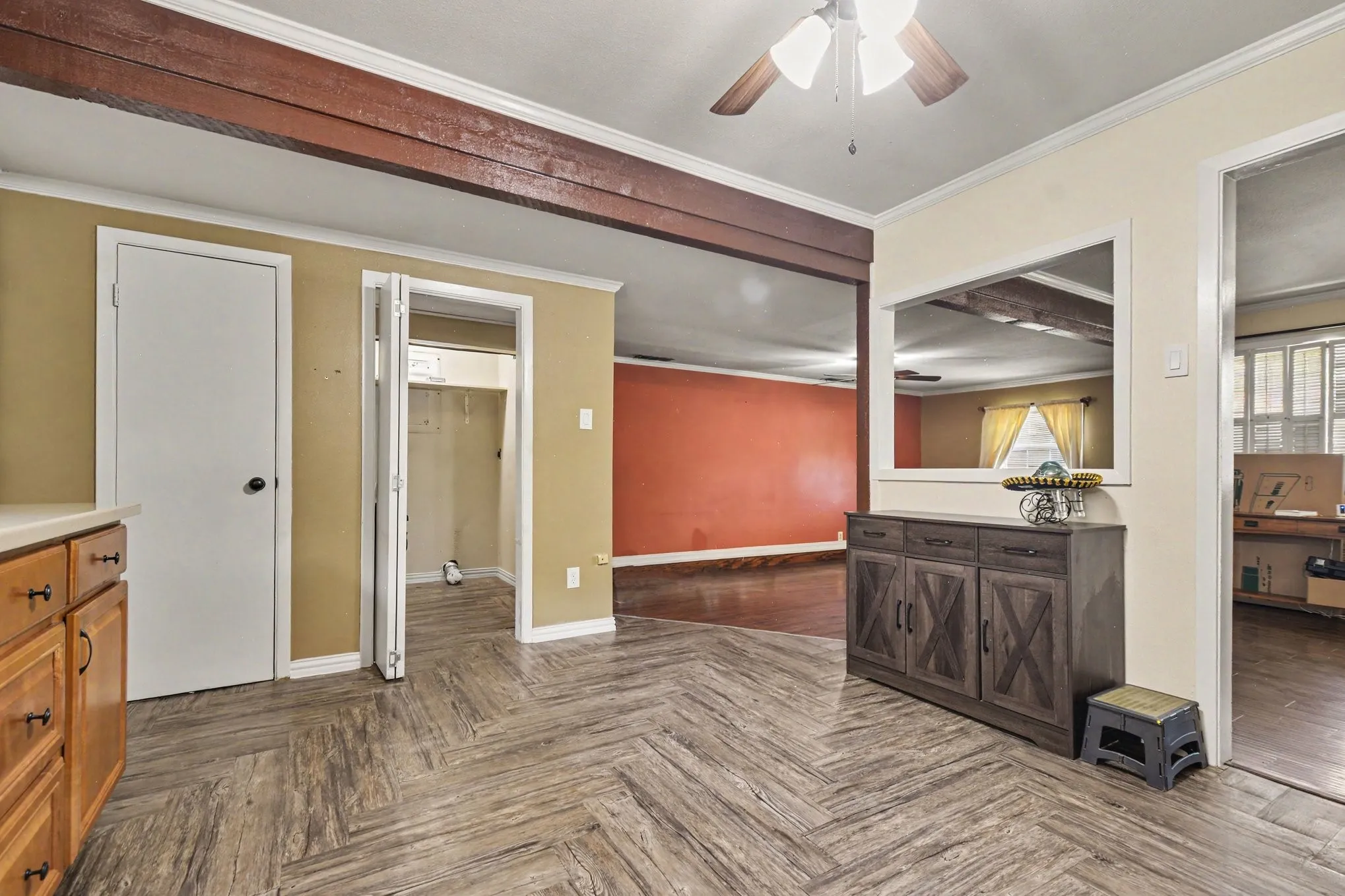 Single Family Residence For Sale in Dallas County , 2520 Collingwood Drive, Farmers Branch, Texas 75234, 2 Bedroom, 2 Bathroom, Garage spaces, 1,447 Sqft, built in 1955, Price $280,000, mls#21318439, Real Estate Agent in Farmers Branch, Homes For Sale in Dallas county, Homes For Sale in Farmers Branch, Realtor in Farmers Branch Texas, Real Estate Brokerage Independent Realty Texas, Luminita Cordes Realtor