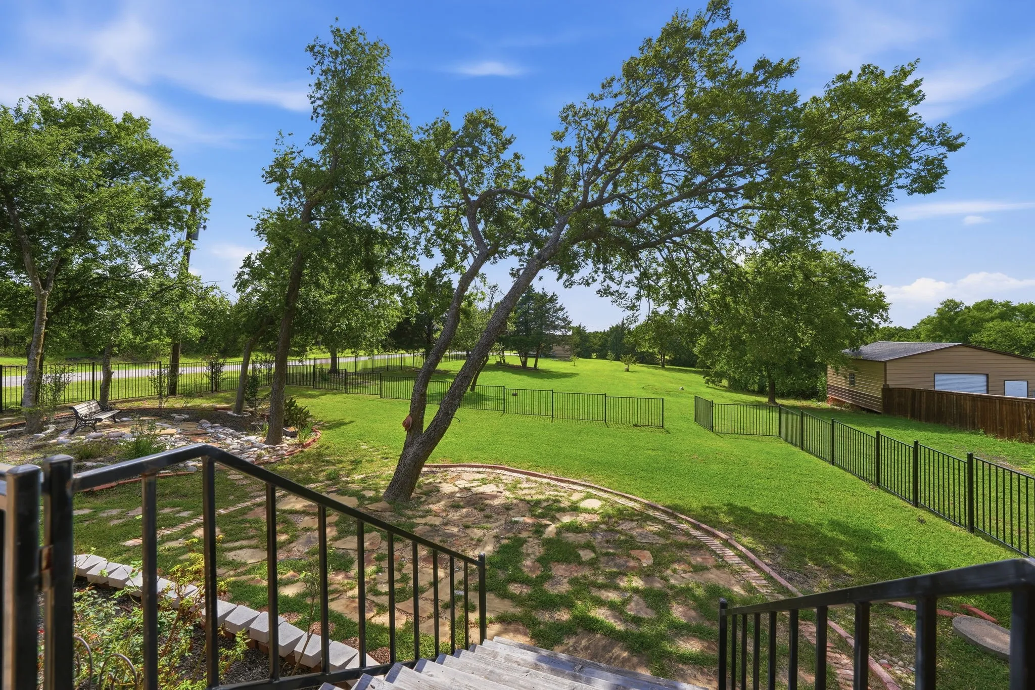 Single Family Residence For Sale in Grayson County , 11 Lopez Drive, Sherman, Texas 75090, 3 Bedroom, 2 Bathroom, 2 Garage spaces, 2,246 Sqft, built in 2005, mls#21329700, Real Estate Agent in Sherman, Homes For Sale in Grayson county, Homes For Sale in Sherman, Realtor in Sherman Texas, Real Estate Brokerage Independent Realty Texas, Luminita Cordes Realtor