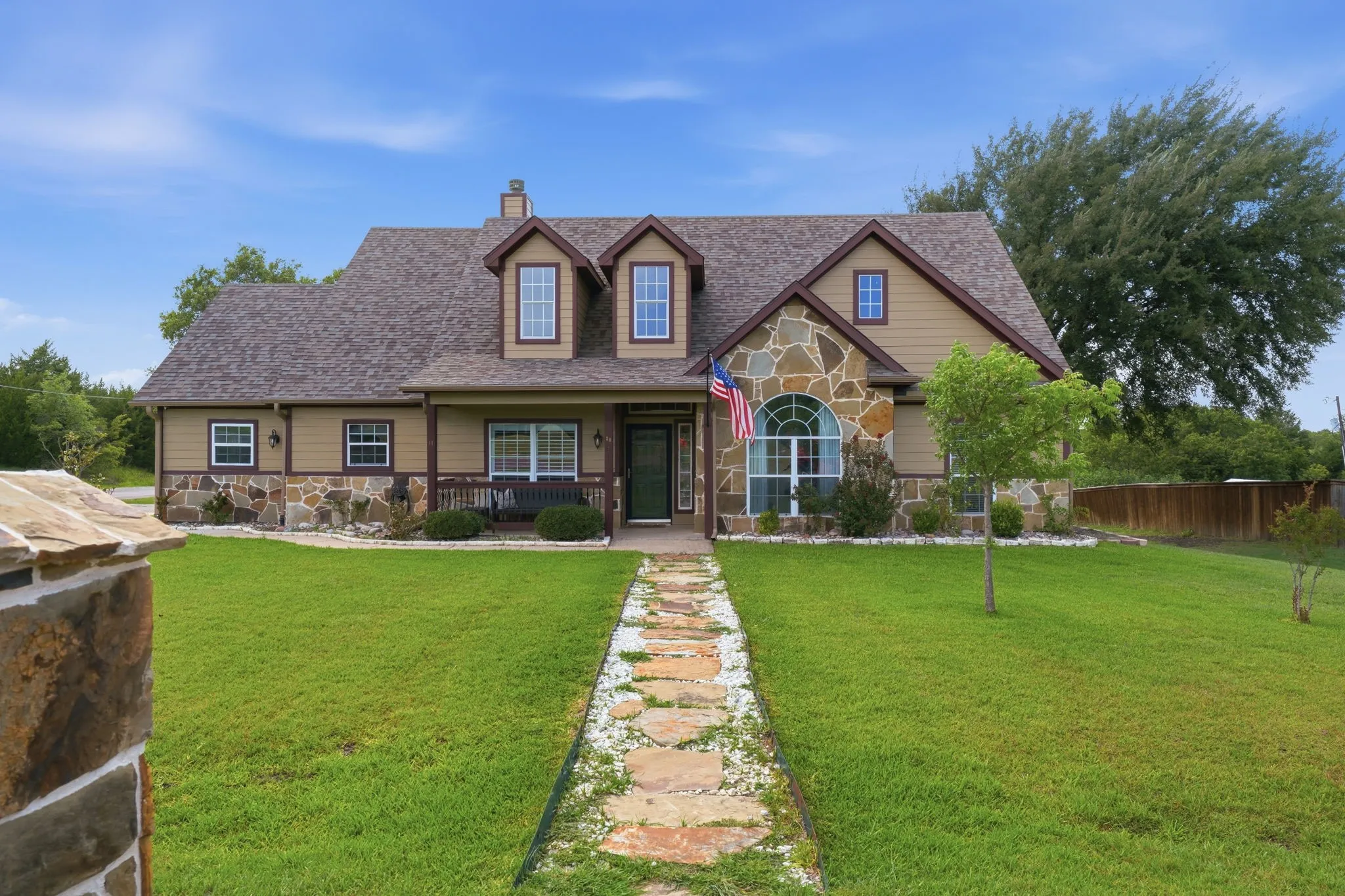 Single Family Residence For Sale in Grayson County , 11 Lopez Drive, Sherman, Texas 75090, 3 Bedroom, 2 Bathroom, 2 Garage spaces, 2,246 Sqft, built in 2005, mls#21329700, Real Estate Agent in Sherman, Homes For Sale in Grayson county, Homes For Sale in Sherman, Realtor in Sherman Texas, Real Estate Brokerage Independent Realty Texas, Luminita Cordes Realtor