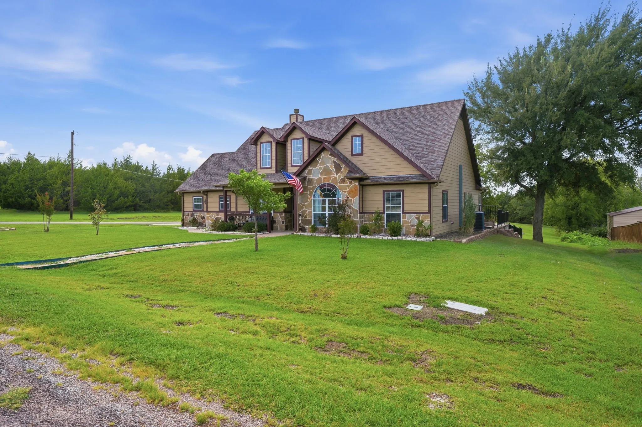 Single Family Residence For Sale in Grayson County , 11 Lopez Drive, Sherman, Texas 75090, 3 Bedroom, 2 Bathroom, 2 Garage spaces, 2,246 Sqft, built in 2005, mls#21329700, Real Estate Agent in Sherman, Homes For Sale in Grayson county, Homes For Sale in Sherman, Realtor in Sherman Texas, Real Estate Brokerage Independent Realty Texas, Luminita Cordes Realtor