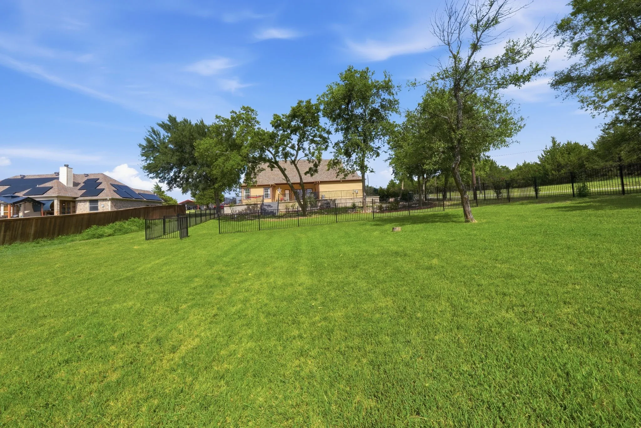 Single Family Residence For Sale in Grayson County , 11 Lopez Drive, Sherman, Texas 75090, 3 Bedroom, 2 Bathroom, 2 Garage spaces, 2,246 Sqft, built in 2005, mls#21329700, Real Estate Agent in Sherman, Homes For Sale in Grayson county, Homes For Sale in Sherman, Realtor in Sherman Texas, Real Estate Brokerage Independent Realty Texas, Luminita Cordes Realtor