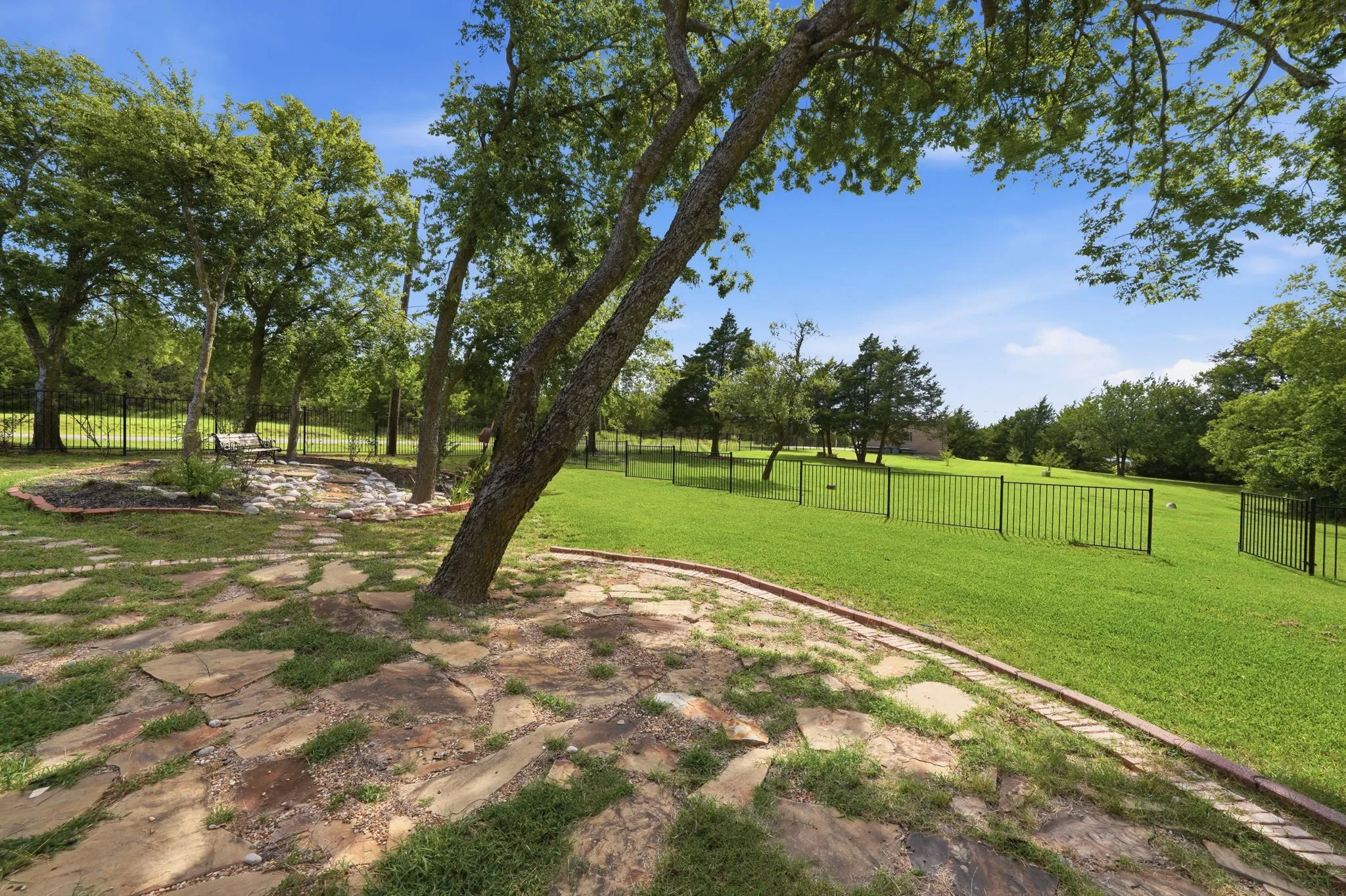Single Family Residence For Sale in Grayson County , 11 Lopez Drive, Sherman, Texas 75090, 3 Bedroom, 2 Bathroom, 2 Garage spaces, 2,246 Sqft, built in 2005, mls#21329700, Real Estate Agent in Sherman, Homes For Sale in Grayson county, Homes For Sale in Sherman, Realtor in Sherman Texas, Real Estate Brokerage Independent Realty Texas, Luminita Cordes Realtor
