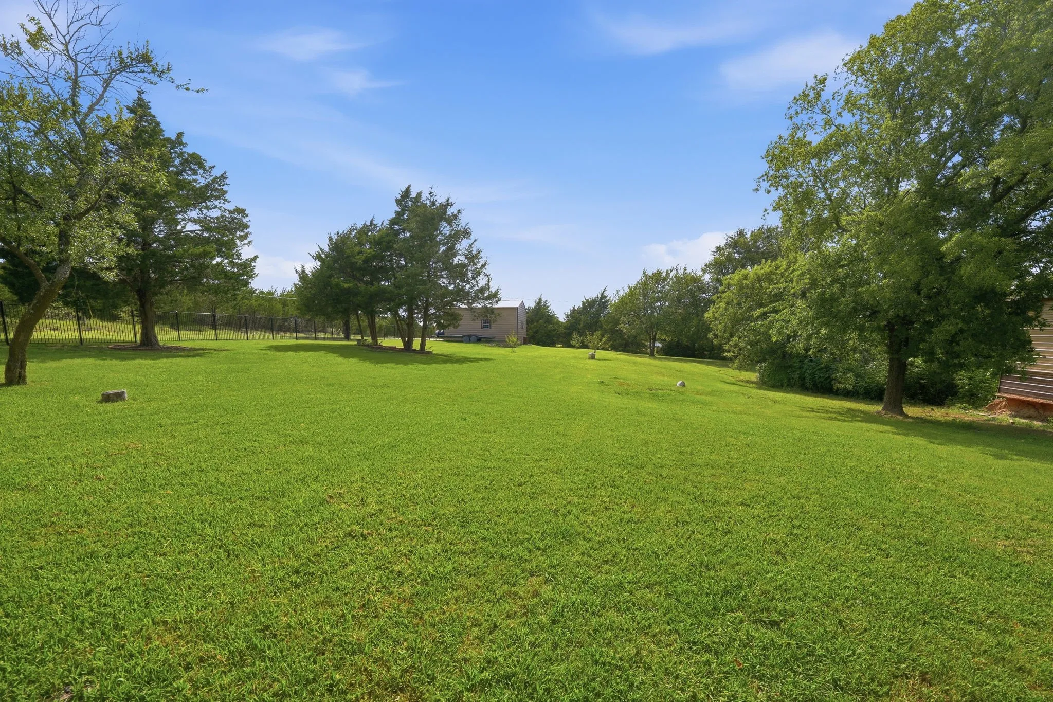 Single Family Residence For Sale in Grayson County , 11 Lopez Drive, Sherman, Texas 75090, 3 Bedroom, 2 Bathroom, 2 Garage spaces, 2,246 Sqft, built in 2005, mls#21329700, Real Estate Agent in Sherman, Homes For Sale in Grayson county, Homes For Sale in Sherman, Realtor in Sherman Texas, Real Estate Brokerage Independent Realty Texas, Luminita Cordes Realtor