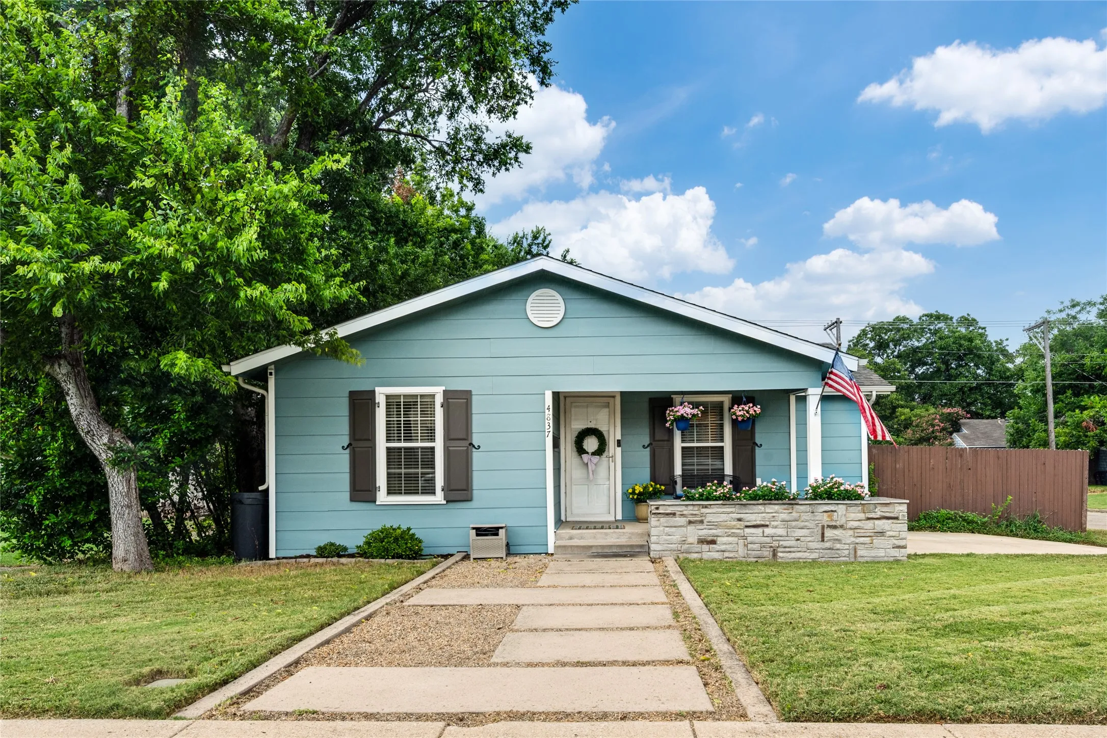 Single Family Residence For Sale in Tarrant County , 4837 Birchman Avenue, Fort Worth, Texas 76107, 3 Bedroom, 2 Bathroom, Garage spaces, 1,632 Sqft, built in 1920, mls#21331785, Real Estate Agent in Fort Worth, Homes For Sale in Tarrant county, Homes For Sale in Fort Worth, Realtor in Fort Worth Texas, Real Estate Brokerage Independent Realty Texas, Luminita Cordes Realtor