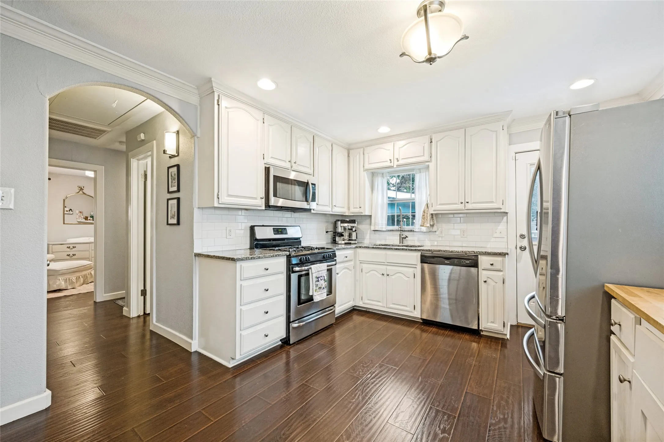 Single Family Residence For Sale in Tarrant County , 4837 Birchman Avenue, Fort Worth, Texas 76107, 3 Bedroom, 2 Bathroom, Garage spaces, 1,632 Sqft, built in 1920, mls#21331785, Real Estate Agent in Fort Worth, Homes For Sale in Tarrant county, Homes For Sale in Fort Worth, Realtor in Fort Worth Texas, Real Estate Brokerage Independent Realty Texas, Luminita Cordes Realtor