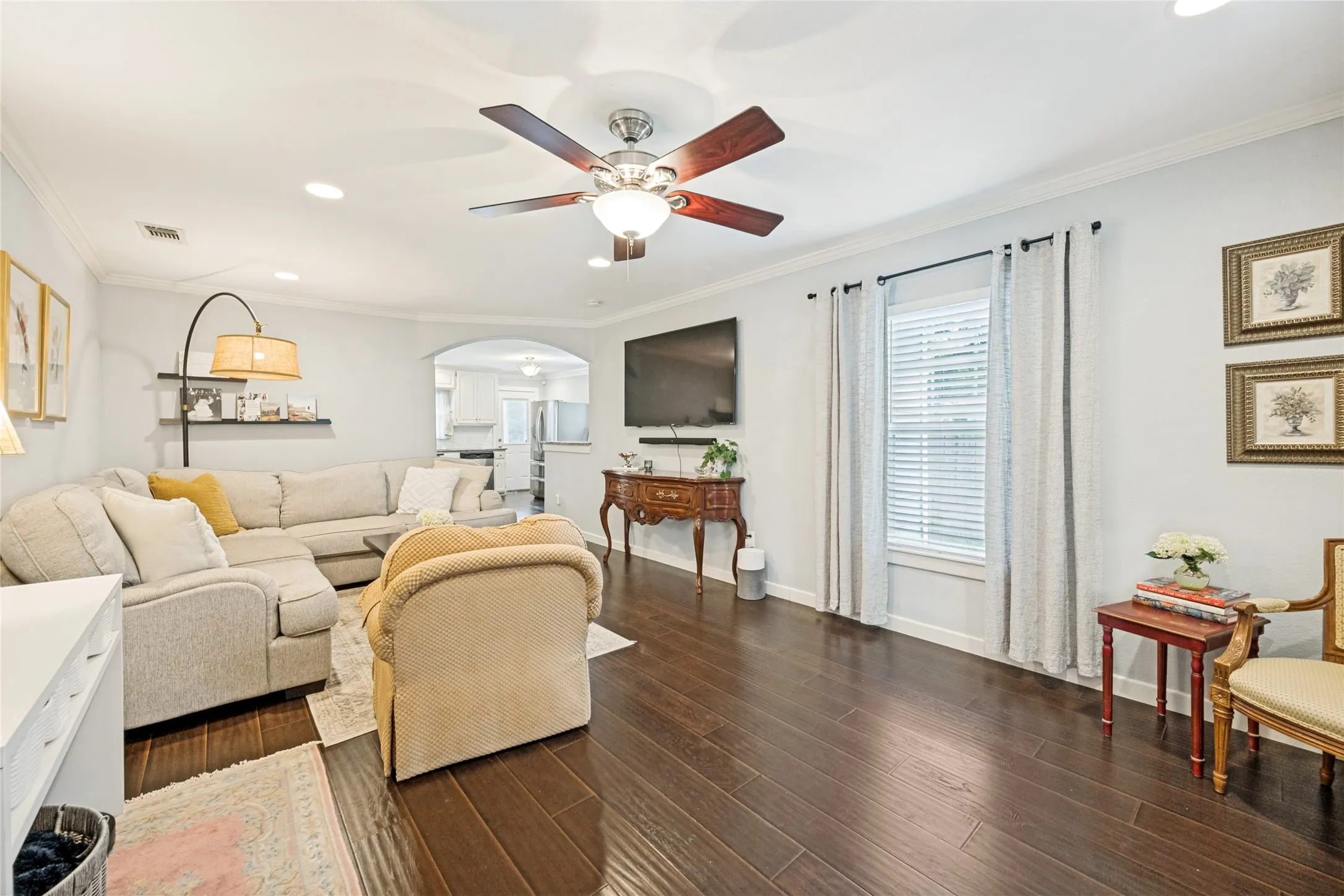 Single Family Residence For Sale in Tarrant County , 4837 Birchman Avenue, Fort Worth, Texas 76107, 3 Bedroom, 2 Bathroom, Garage spaces, 1,632 Sqft, built in 1920, mls#21331785, Real Estate Agent in Fort Worth, Homes For Sale in Tarrant county, Homes For Sale in Fort Worth, Realtor in Fort Worth Texas, Real Estate Brokerage Independent Realty Texas, Luminita Cordes Realtor