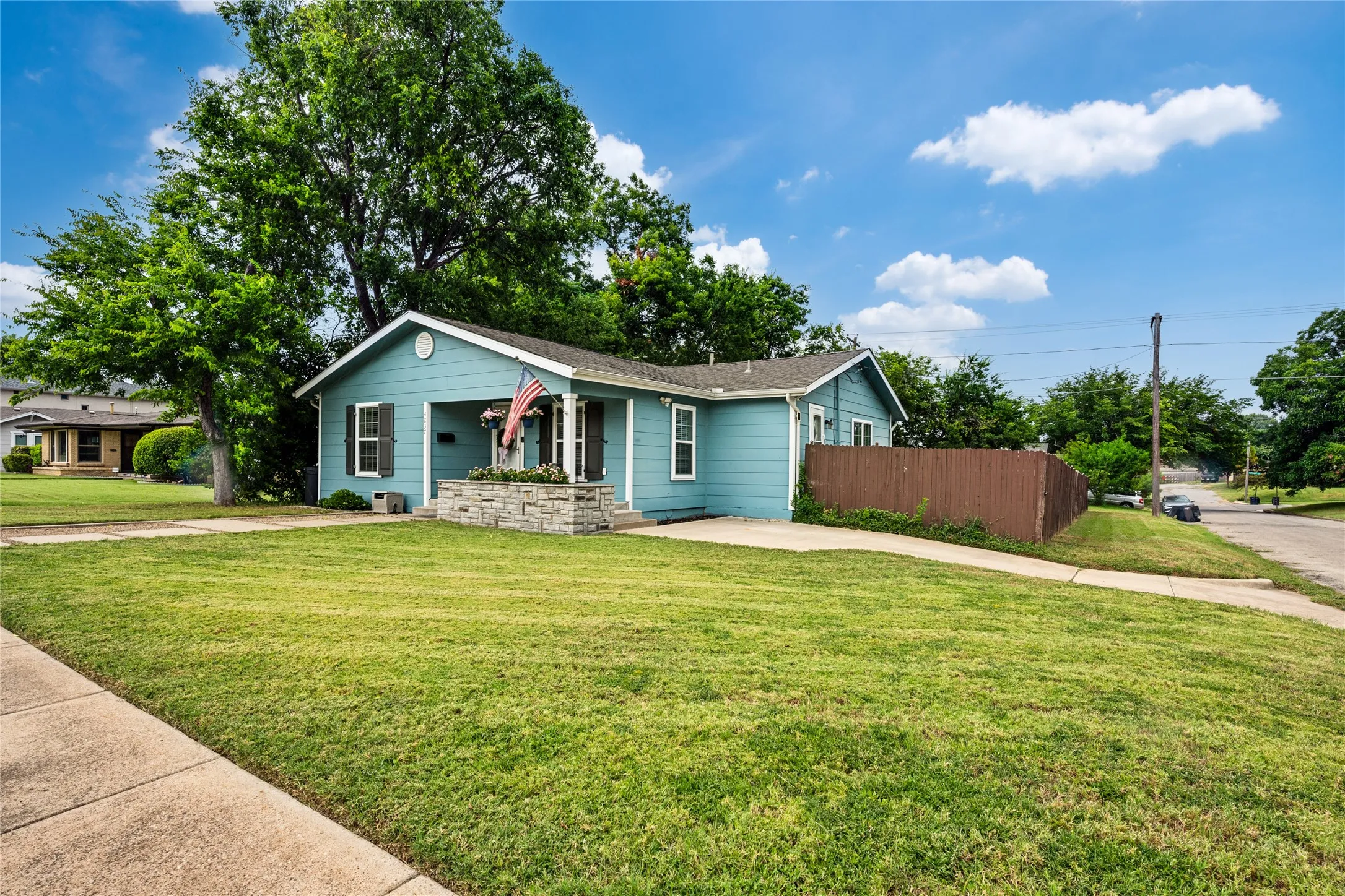 Single Family Residence For Sale in Tarrant County , 4837 Birchman Avenue, Fort Worth, Texas 76107, 3 Bedroom, 2 Bathroom, Garage spaces, 1,632 Sqft, built in 1920, mls#21331785, Real Estate Agent in Fort Worth, Homes For Sale in Tarrant county, Homes For Sale in Fort Worth, Realtor in Fort Worth Texas, Real Estate Brokerage Independent Realty Texas, Luminita Cordes Realtor
