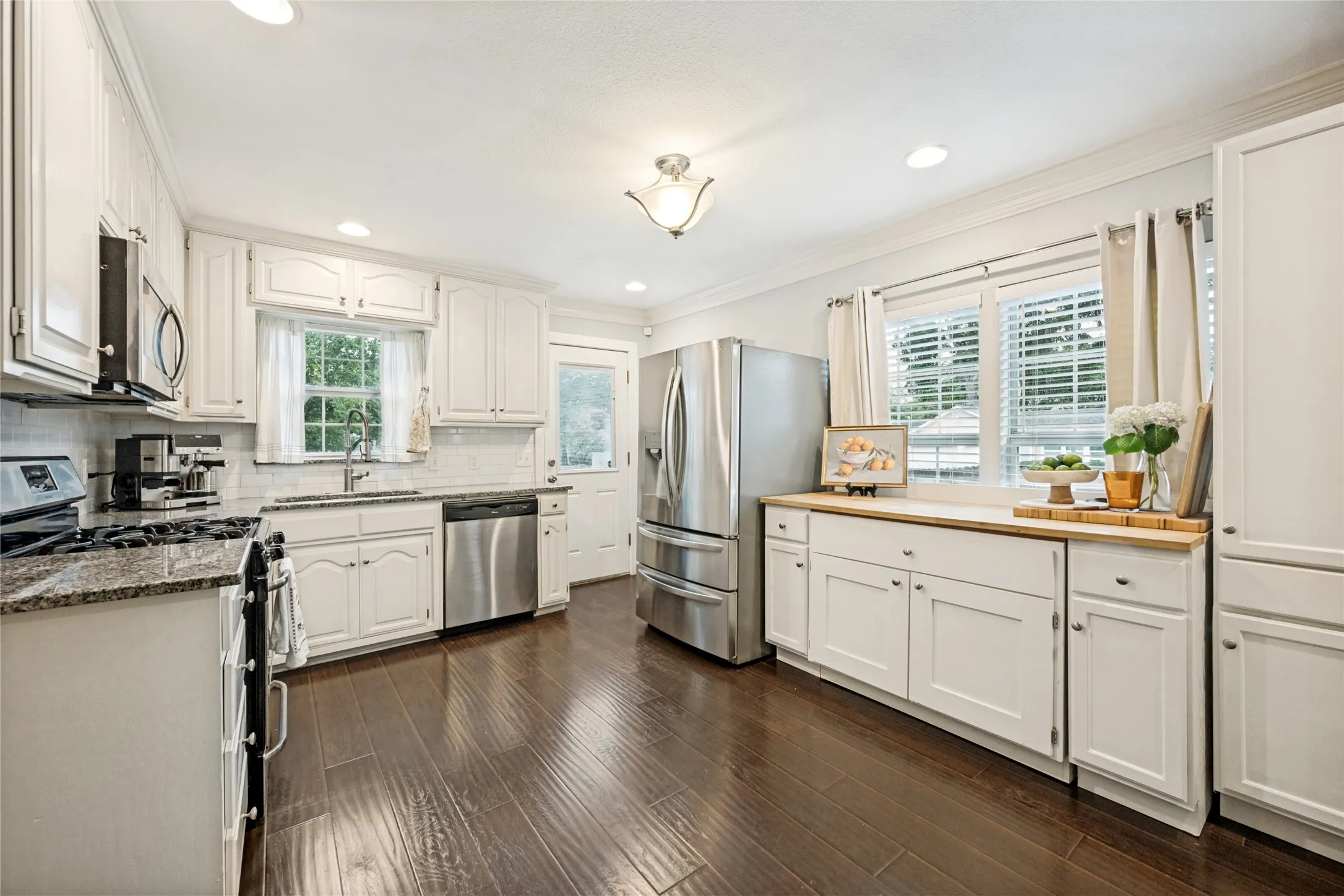 Single Family Residence For Sale in Tarrant County , 4837 Birchman Avenue, Fort Worth, Texas 76107, 3 Bedroom, 2 Bathroom, Garage spaces, 1,632 Sqft, built in 1920, mls#21331785, Real Estate Agent in Fort Worth, Homes For Sale in Tarrant county, Homes For Sale in Fort Worth, Realtor in Fort Worth Texas, Real Estate Brokerage Independent Realty Texas, Luminita Cordes Realtor