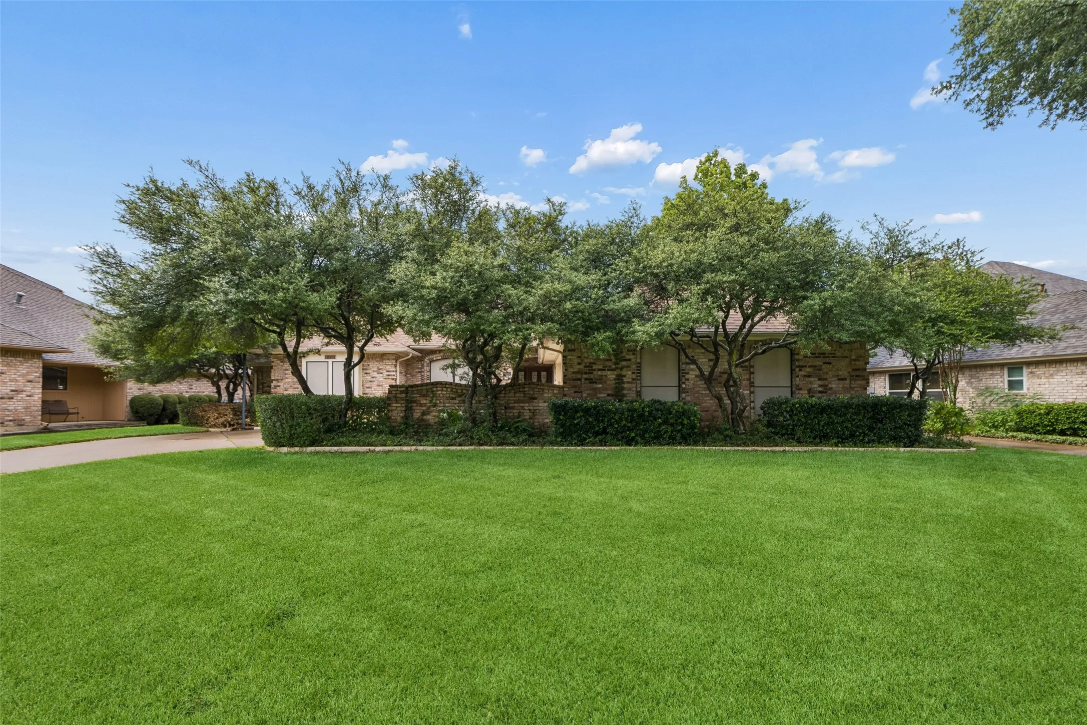 Single Family Residence For Sale in Tarrant County , 2507 Mandy Way, Arlington, Texas 76017, 4 Bedroom, 3 Bathroom, 2 Garage spaces, 2,764 Sqft, built in 1985, mls#21327979, Real Estate Agent in Arlington, Homes For Sale in Tarrant county, Homes For Sale in Arlington, Realtor in Arlington Texas, Real Estate Brokerage Independent Realty Texas, Luminita Cordes Realtor