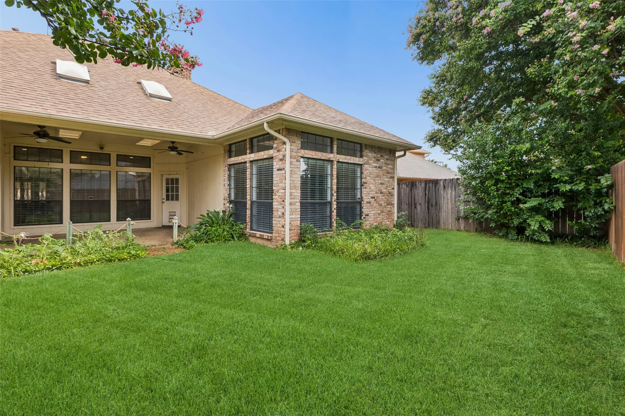Single Family Residence For Sale in Tarrant County , 2507 Mandy Way, Arlington, Texas 76017, 4 Bedroom, 3 Bathroom, 2 Garage spaces, 2,764 Sqft, built in 1985, mls#21327979, Real Estate Agent in Arlington, Homes For Sale in Tarrant county, Homes For Sale in Arlington, Realtor in Arlington Texas, Real Estate Brokerage Independent Realty Texas, Luminita Cordes Realtor