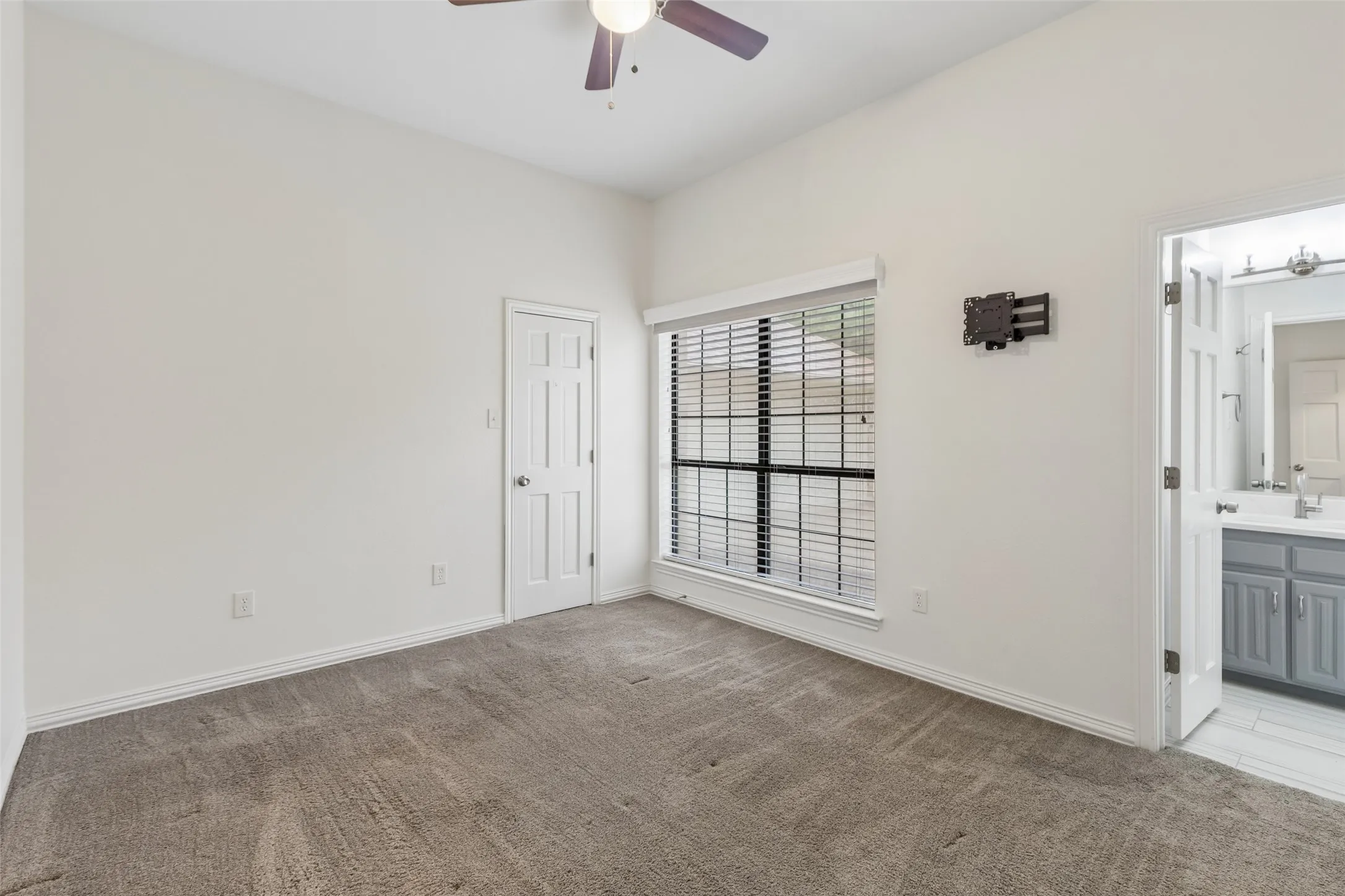 Single Family Residence For Sale in Tarrant County , 2507 Mandy Way, Arlington, Texas 76017, 4 Bedroom, 3 Bathroom, 2 Garage spaces, 2,764 Sqft, built in 1985, mls#21327979, Real Estate Agent in Arlington, Homes For Sale in Tarrant county, Homes For Sale in Arlington, Realtor in Arlington Texas, Real Estate Brokerage Independent Realty Texas, Luminita Cordes Realtor