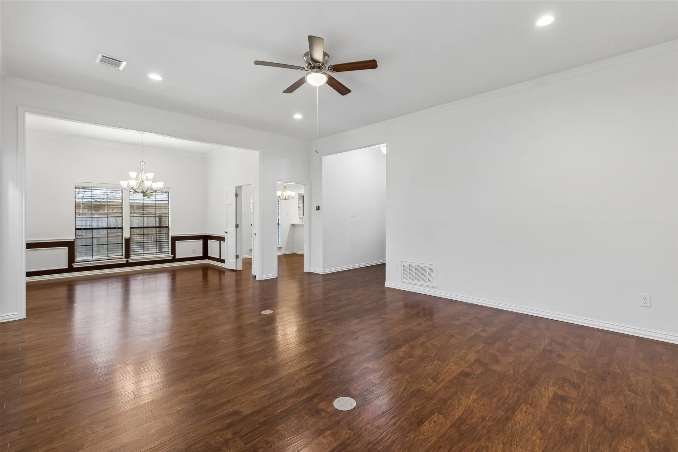 Single Family Residence For Sale in Tarrant County , 2507 Mandy Way, Arlington, Texas 76017, 4 Bedroom, 3 Bathroom, 2 Garage spaces, 2,764 Sqft, built in 1985, mls#21327979, Real Estate Agent in Arlington, Homes For Sale in Tarrant county, Homes For Sale in Arlington, Realtor in Arlington Texas, Real Estate Brokerage Independent Realty Texas, Luminita Cordes Realtor