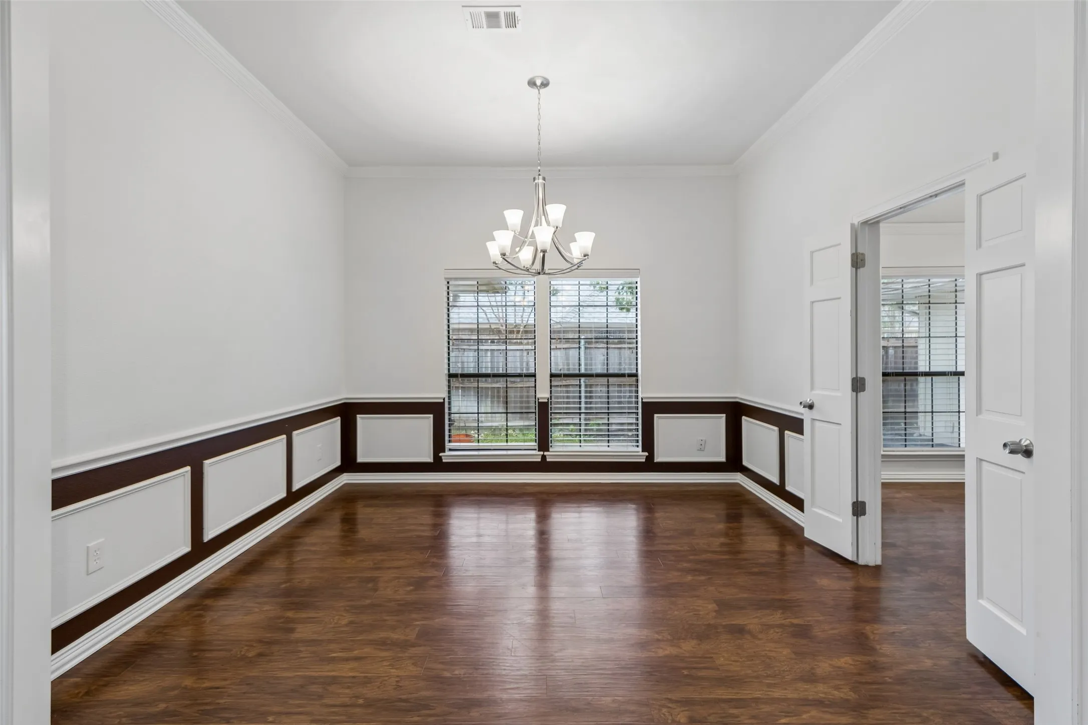 Single Family Residence For Sale in Tarrant County , 2507 Mandy Way, Arlington, Texas 76017, 4 Bedroom, 3 Bathroom, 2 Garage spaces, 2,764 Sqft, built in 1985, mls#21327979, Real Estate Agent in Arlington, Homes For Sale in Tarrant county, Homes For Sale in Arlington, Realtor in Arlington Texas, Real Estate Brokerage Independent Realty Texas, Luminita Cordes Realtor