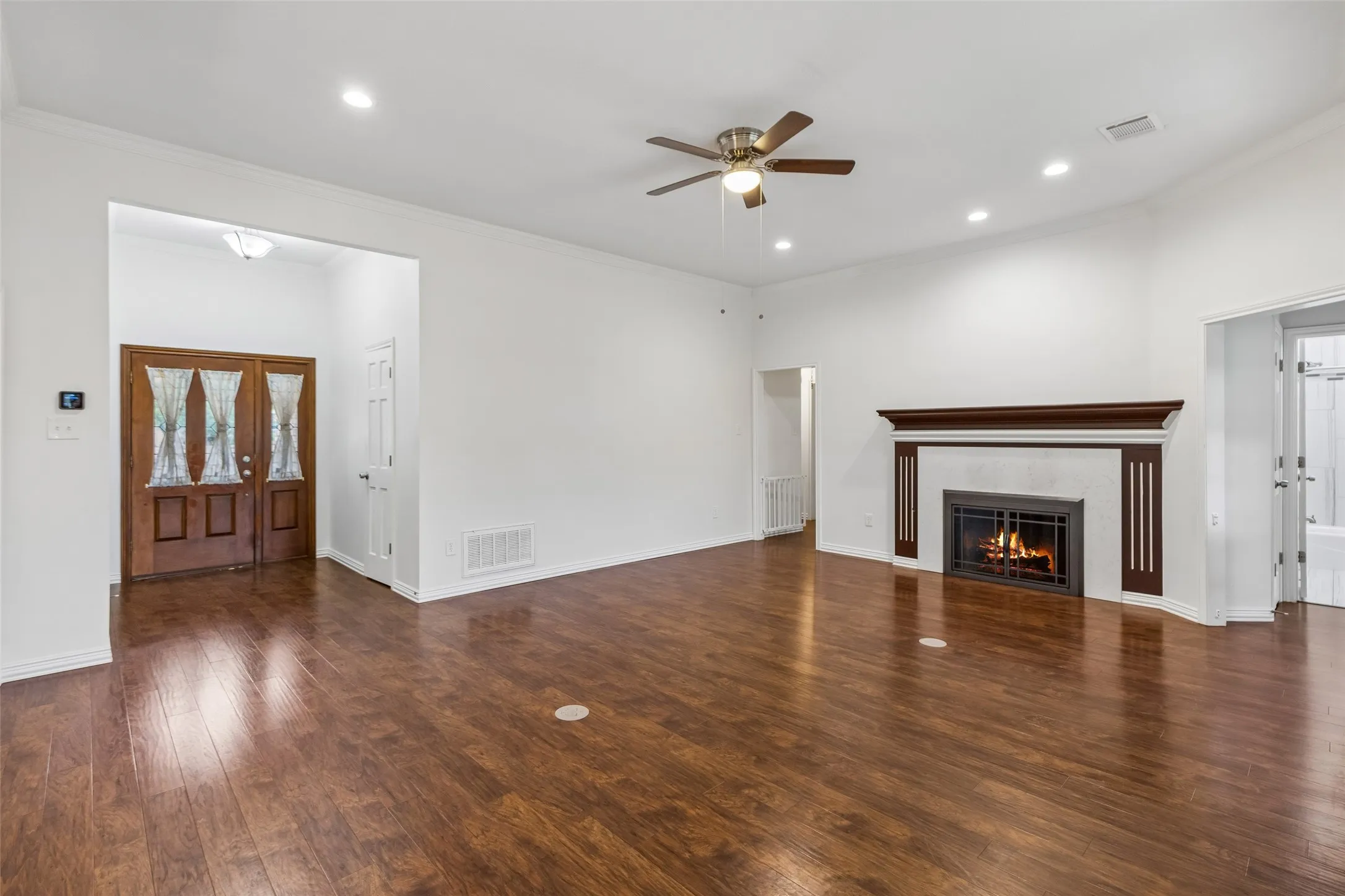 Single Family Residence For Sale in Tarrant County , 2507 Mandy Way, Arlington, Texas 76017, 4 Bedroom, 3 Bathroom, 2 Garage spaces, 2,764 Sqft, built in 1985, mls#21327979, Real Estate Agent in Arlington, Homes For Sale in Tarrant county, Homes For Sale in Arlington, Realtor in Arlington Texas, Real Estate Brokerage Independent Realty Texas, Luminita Cordes Realtor