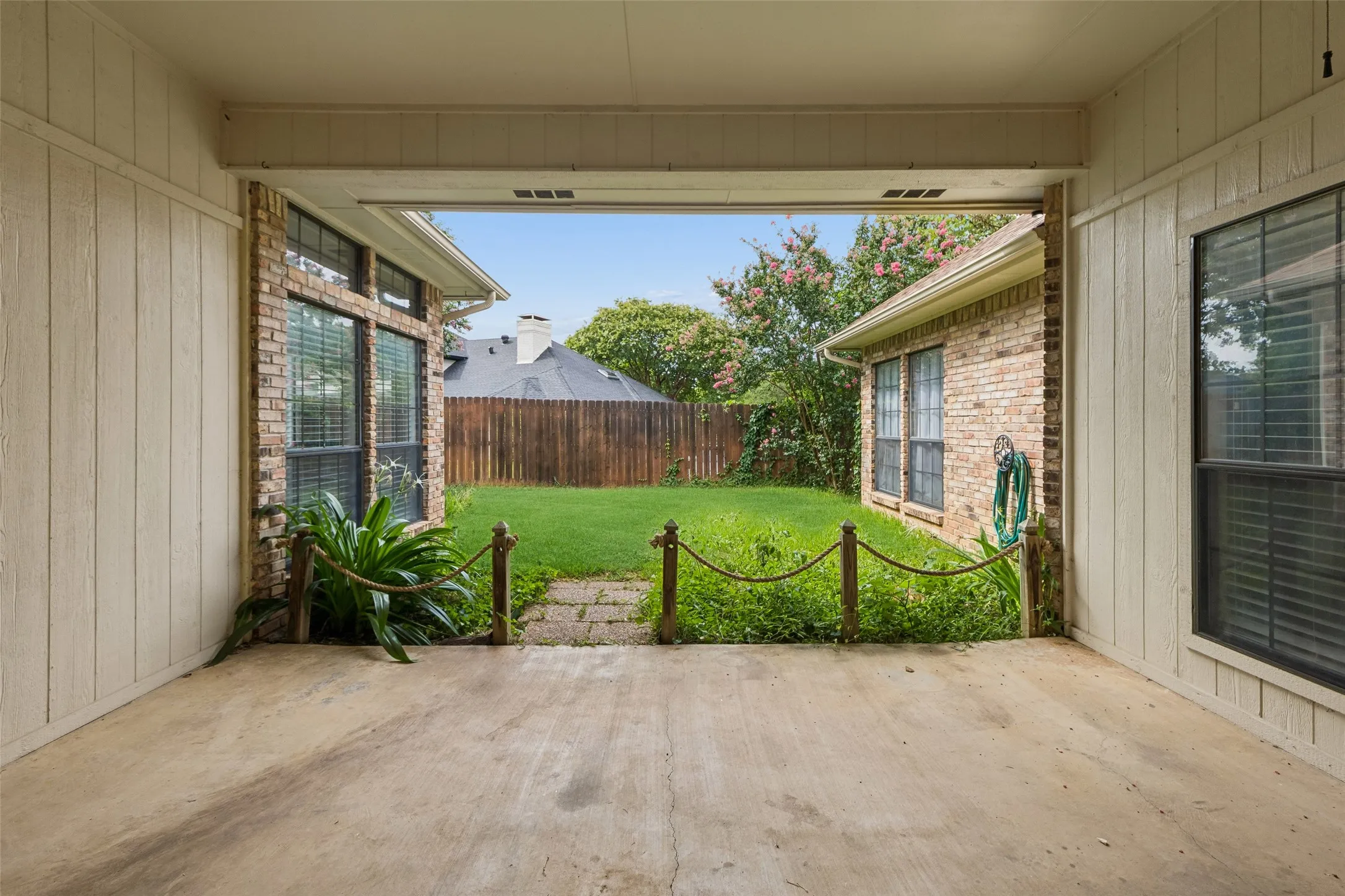 Single Family Residence For Sale in Tarrant County , 2507 Mandy Way, Arlington, Texas 76017, 4 Bedroom, 3 Bathroom, 2 Garage spaces, 2,764 Sqft, built in 1985, mls#21327979, Real Estate Agent in Arlington, Homes For Sale in Tarrant county, Homes For Sale in Arlington, Realtor in Arlington Texas, Real Estate Brokerage Independent Realty Texas, Luminita Cordes Realtor