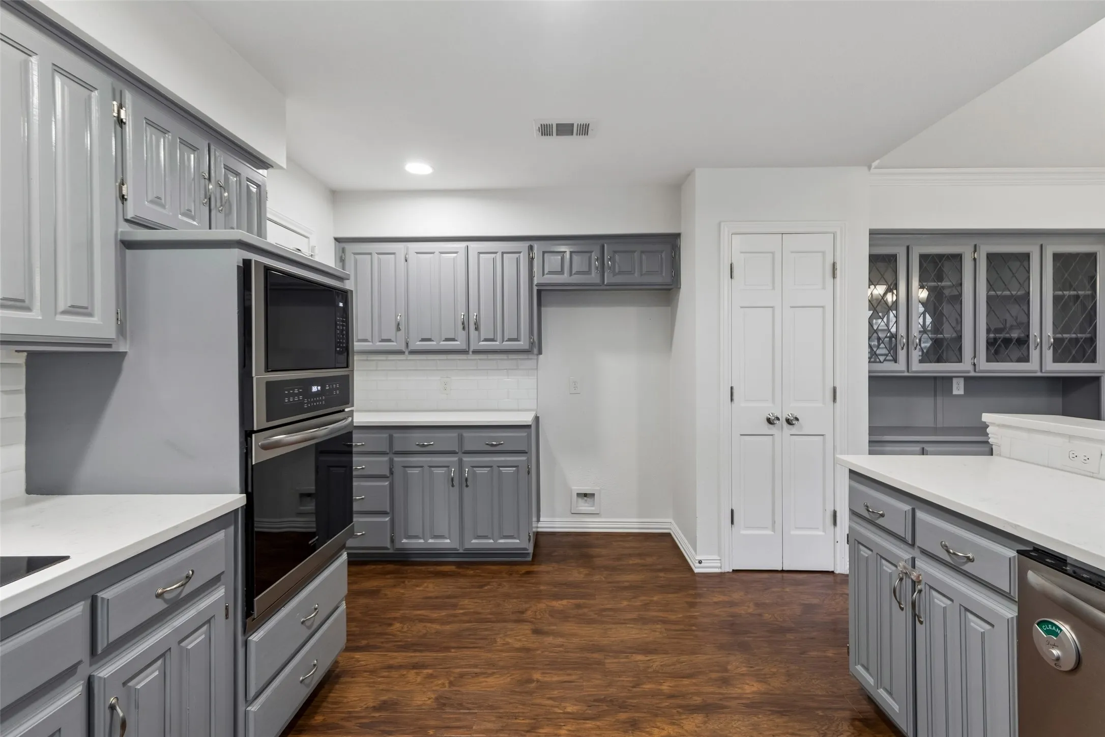 Single Family Residence For Sale in Tarrant County , 2507 Mandy Way, Arlington, Texas 76017, 4 Bedroom, 3 Bathroom, 2 Garage spaces, 2,764 Sqft, built in 1985, mls#21327979, Real Estate Agent in Arlington, Homes For Sale in Tarrant county, Homes For Sale in Arlington, Realtor in Arlington Texas, Real Estate Brokerage Independent Realty Texas, Luminita Cordes Realtor