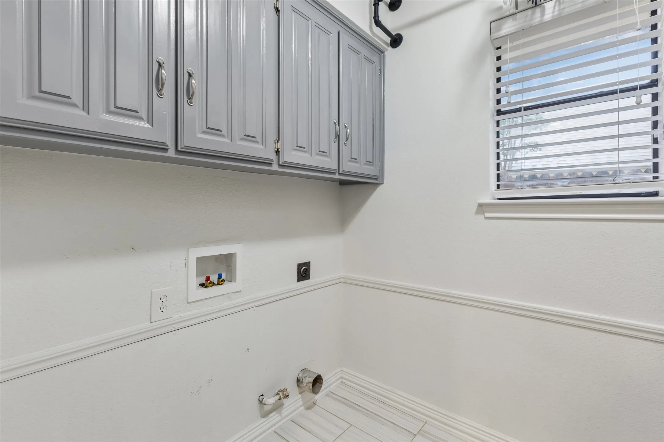 Single Family Residence For Sale in Tarrant County , 2507 Mandy Way, Arlington, Texas 76017, 4 Bedroom, 3 Bathroom, 2 Garage spaces, 2,764 Sqft, built in 1985, mls#21327979, Real Estate Agent in Arlington, Homes For Sale in Tarrant county, Homes For Sale in Arlington, Realtor in Arlington Texas, Real Estate Brokerage Independent Realty Texas, Luminita Cordes Realtor