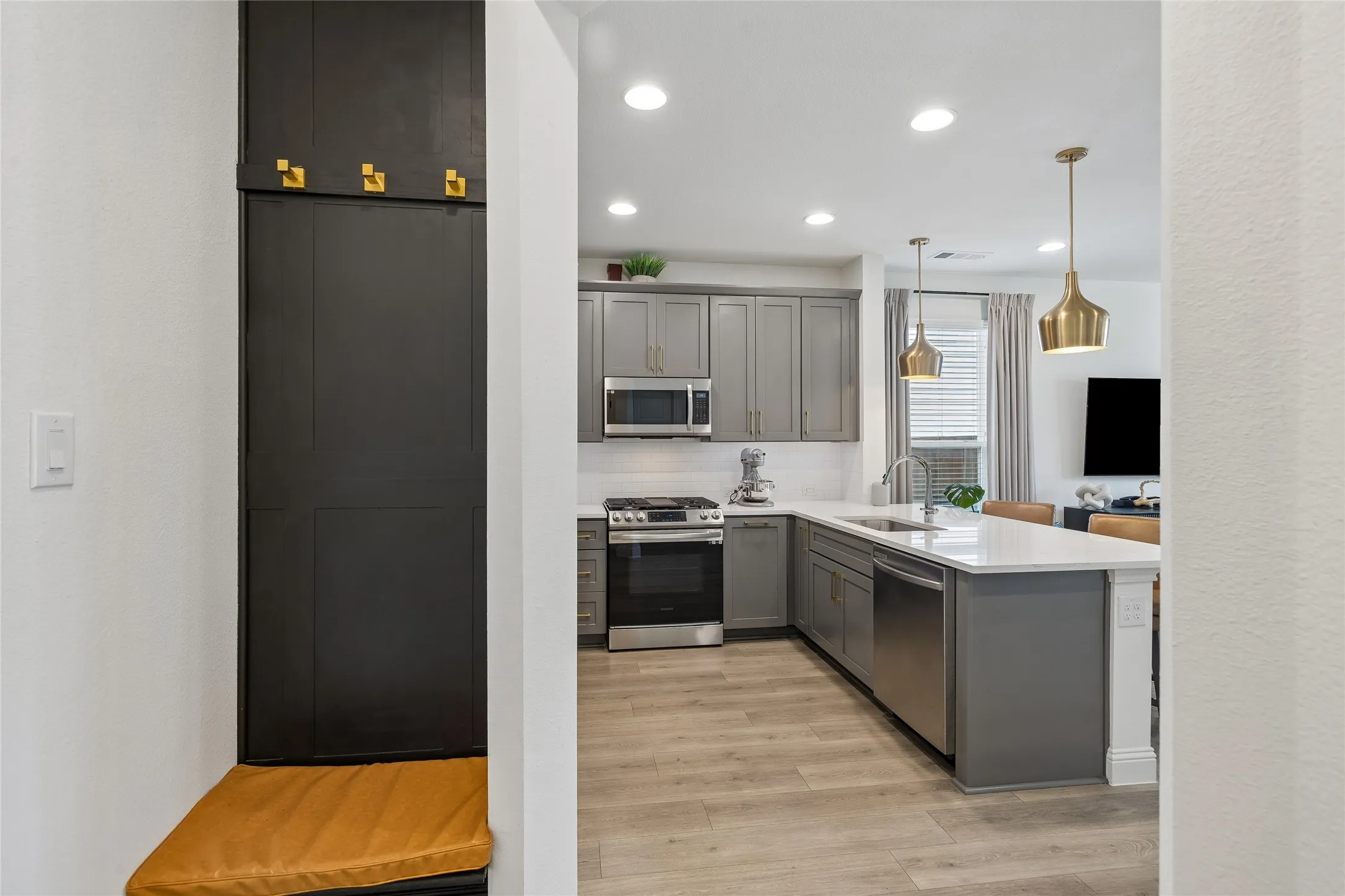 Townhouse For Sale in Tarrant County , 3445 Vista Highlands Lane, Fort Worth, Texas 76135, 3 Bedroom, 3 Bathroom, 2 Garage spaces, 1,669 Sqft, built in 2023, mls#21334195, Real Estate Agent in Fort Worth, Homes For Sale in Tarrant county, Homes For Sale in Fort Worth, Realtor in Fort Worth Texas, Real Estate Brokerage Independent Realty Texas, Luminita Cordes Realtor