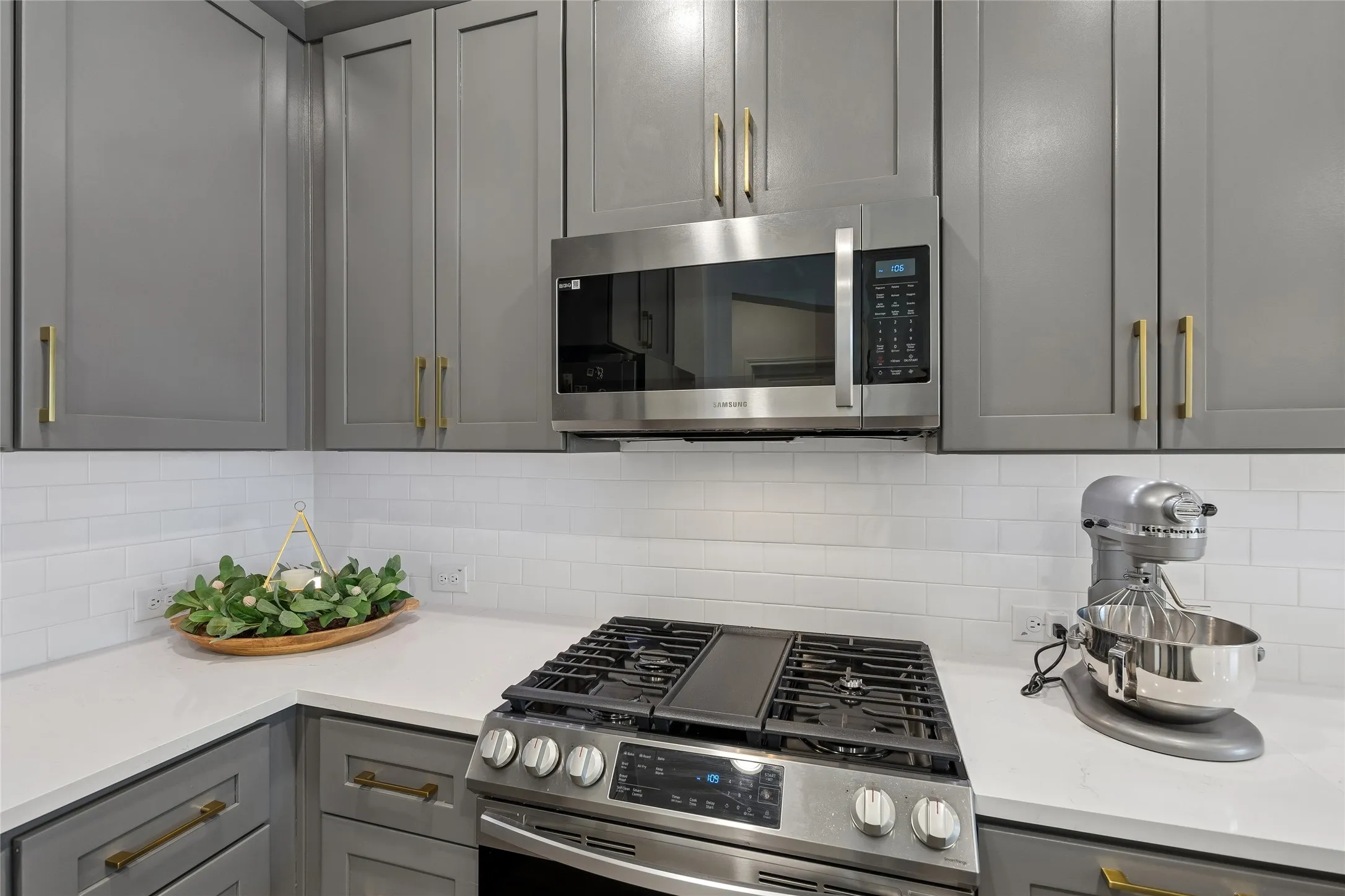 Townhouse For Sale in Tarrant County , 3445 Vista Highlands Lane, Fort Worth, Texas 76135, 3 Bedroom, 3 Bathroom, 2 Garage spaces, 1,669 Sqft, built in 2023, mls#21334195, Real Estate Agent in Fort Worth, Homes For Sale in Tarrant county, Homes For Sale in Fort Worth, Realtor in Fort Worth Texas, Real Estate Brokerage Independent Realty Texas, Luminita Cordes Realtor