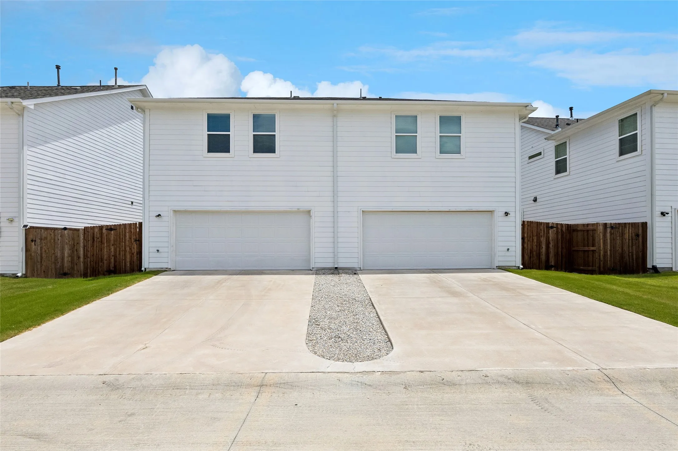 Townhouse For Sale in Tarrant County , 3445 Vista Highlands Lane, Fort Worth, Texas 76135, 3 Bedroom, 3 Bathroom, 2 Garage spaces, 1,669 Sqft, built in 2023, mls#21334195, Real Estate Agent in Fort Worth, Homes For Sale in Tarrant county, Homes For Sale in Fort Worth, Realtor in Fort Worth Texas, Real Estate Brokerage Independent Realty Texas, Luminita Cordes Realtor