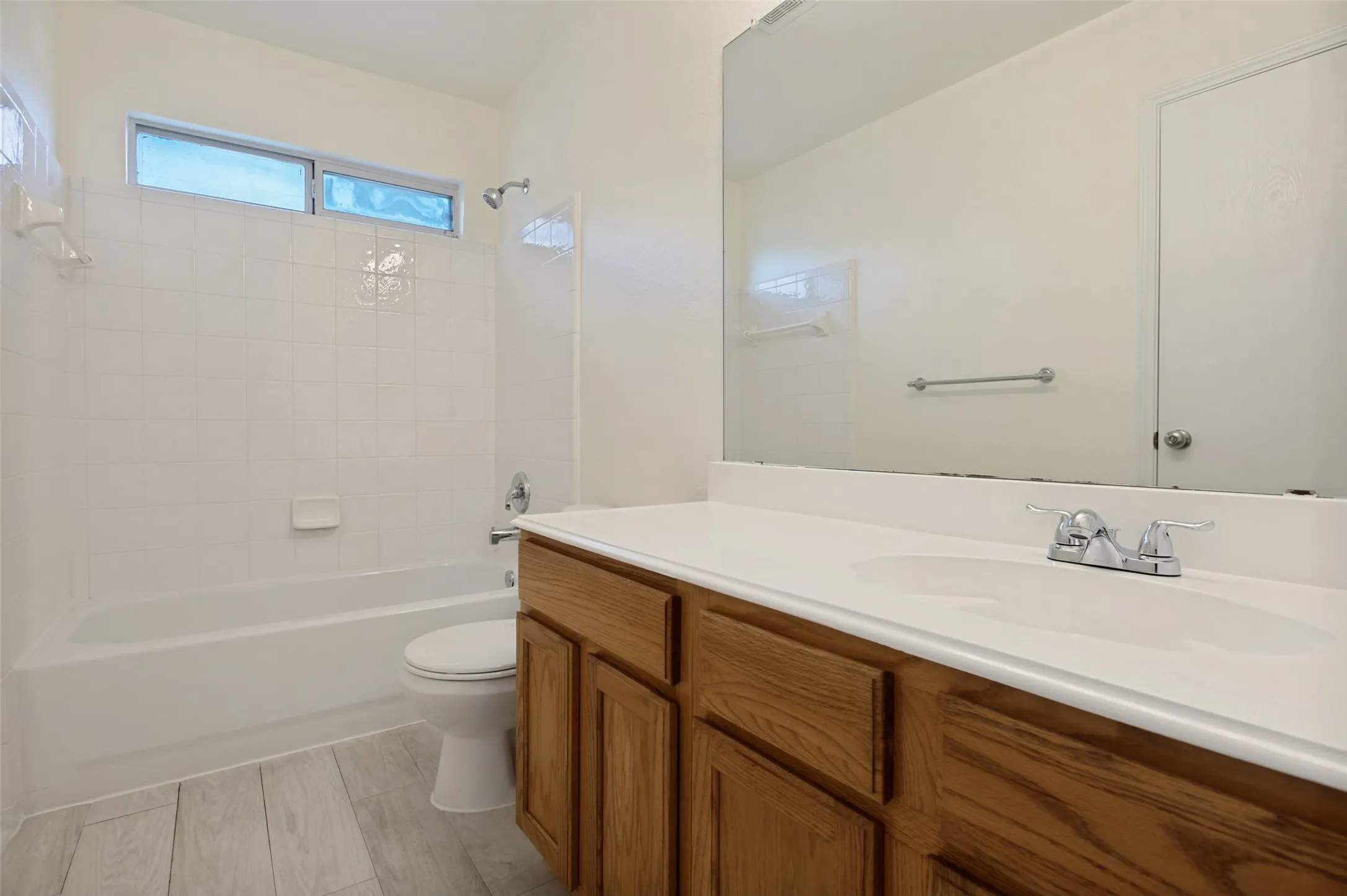 Single Family Residence For Sale in Ellis County , 218 Jacob Court, Glenn Heights, Texas 75154, 4 Bedroom, 3 Bathroom, 3 Garage spaces, 2,476 Sqft, built in 2001, mls#21332560, Real Estate Agent in Glenn Heights, Homes For Sale in Ellis county, Homes For Sale in Glenn Heights, Realtor in Glenn Heights Texas, Real Estate Brokerage Independent Realty Texas, Luminita Cordes Realtor