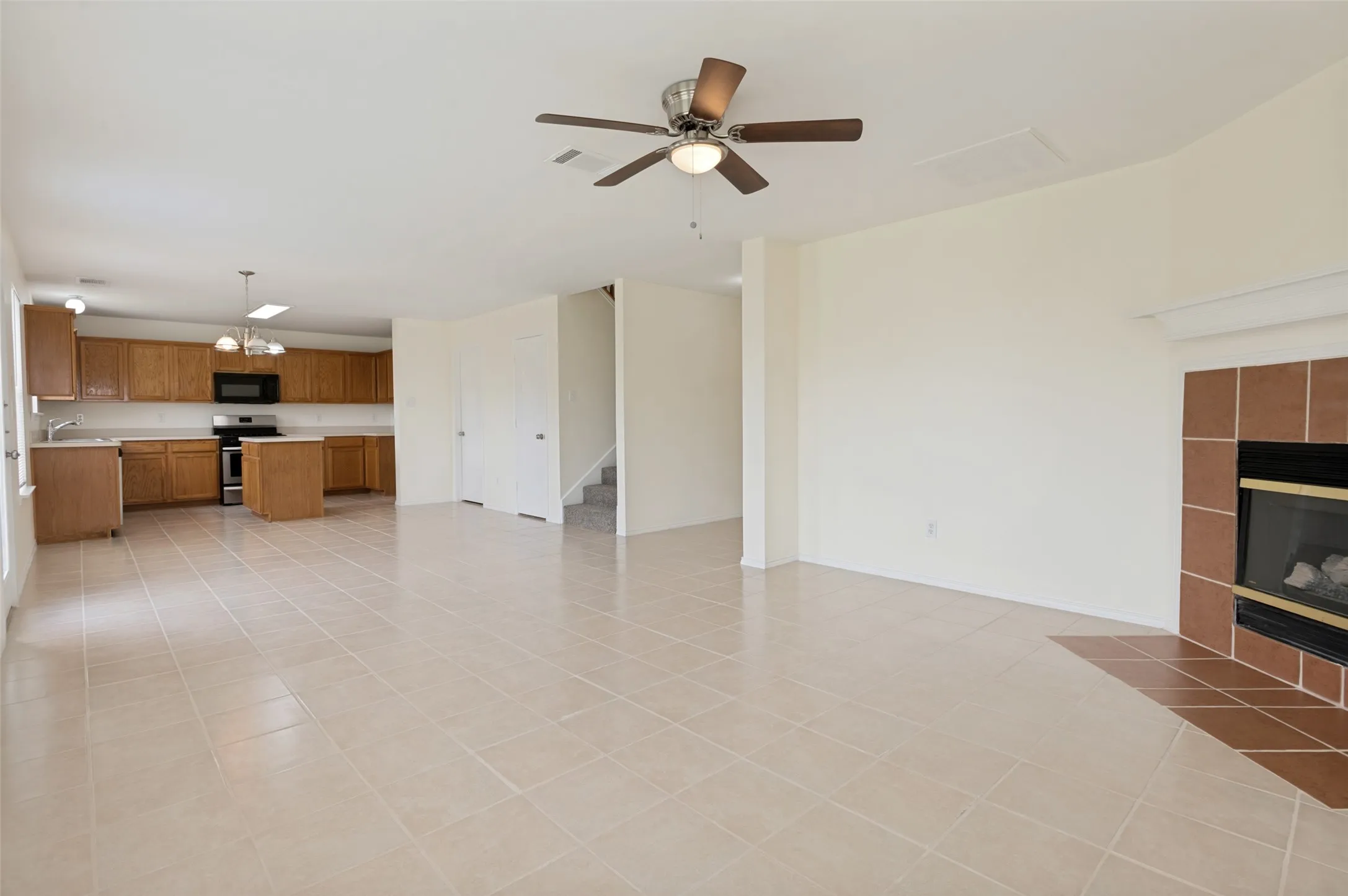 Single Family Residence For Sale in Ellis County , 218 Jacob Court, Glenn Heights, Texas 75154, 4 Bedroom, 3 Bathroom, 3 Garage spaces, 2,476 Sqft, built in 2001, mls#21332560, Real Estate Agent in Glenn Heights, Homes For Sale in Ellis county, Homes For Sale in Glenn Heights, Realtor in Glenn Heights Texas, Real Estate Brokerage Independent Realty Texas, Luminita Cordes Realtor