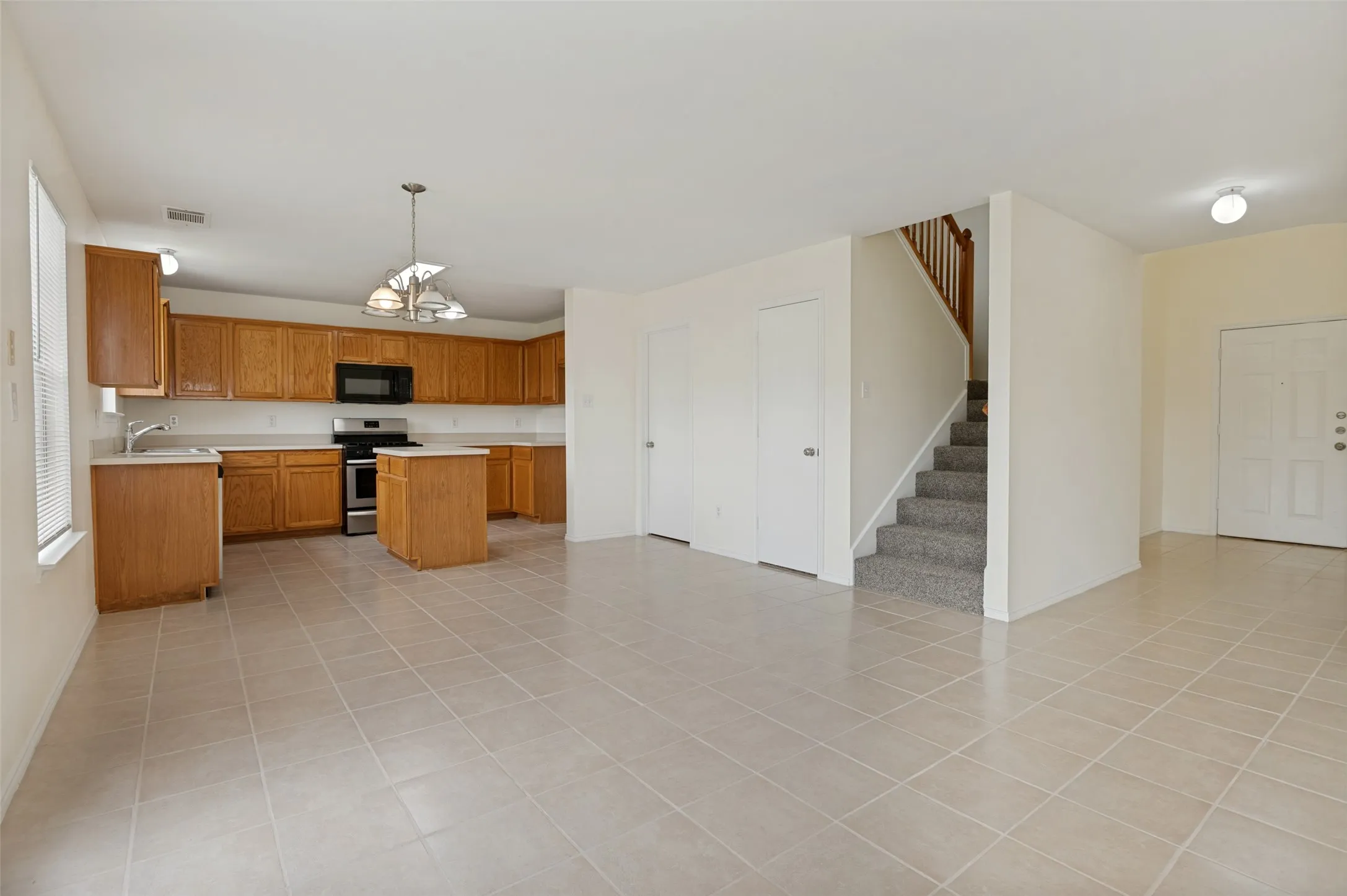 Single Family Residence For Sale in Ellis County , 218 Jacob Court, Glenn Heights, Texas 75154, 4 Bedroom, 3 Bathroom, 3 Garage spaces, 2,476 Sqft, built in 2001, mls#21332560, Real Estate Agent in Glenn Heights, Homes For Sale in Ellis county, Homes For Sale in Glenn Heights, Realtor in Glenn Heights Texas, Real Estate Brokerage Independent Realty Texas, Luminita Cordes Realtor