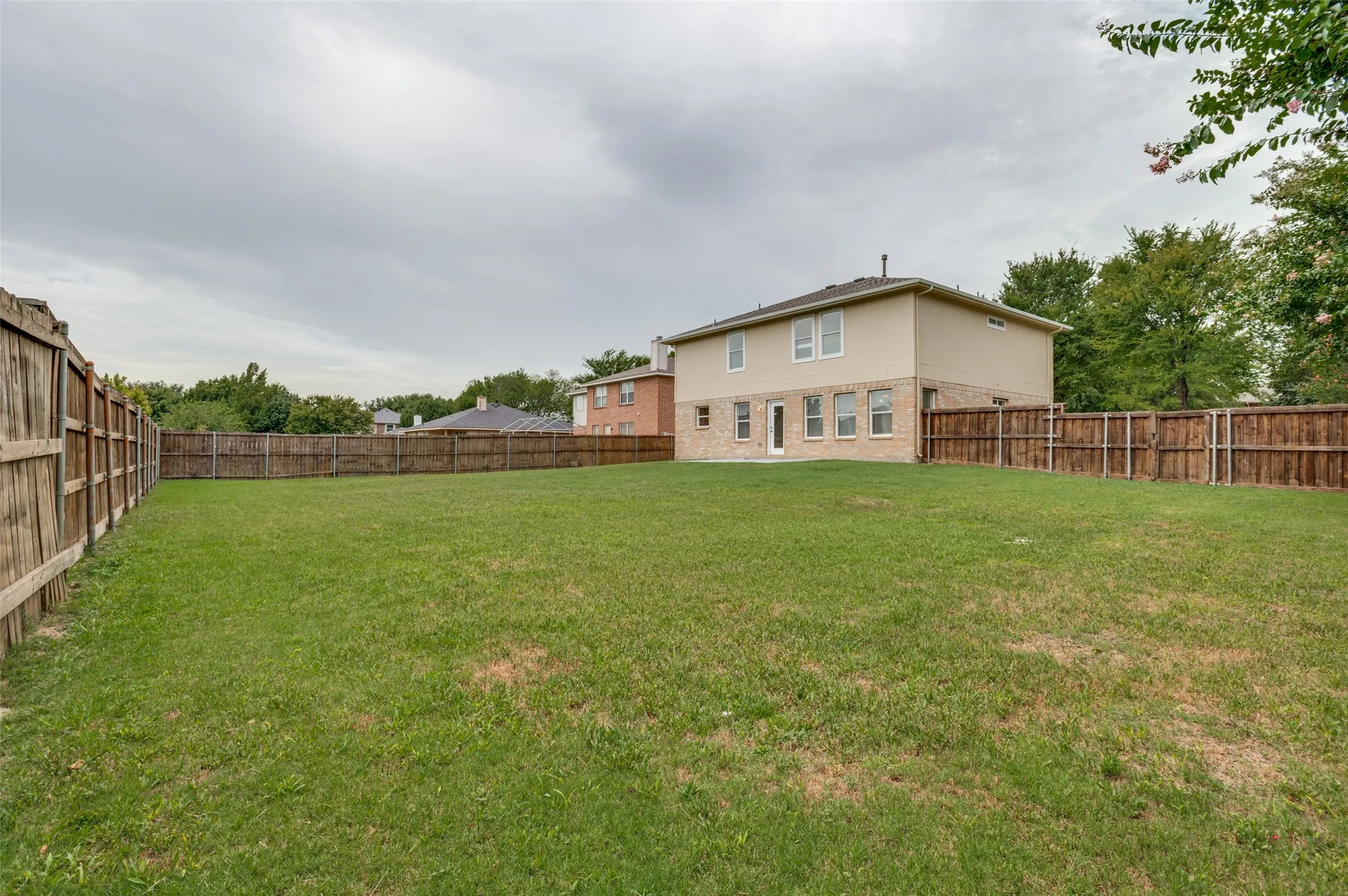Single Family Residence For Sale in Ellis County , 218 Jacob Court, Glenn Heights, Texas 75154, 4 Bedroom, 3 Bathroom, 3 Garage spaces, 2,476 Sqft, built in 2001, mls#21332560, Real Estate Agent in Glenn Heights, Homes For Sale in Ellis county, Homes For Sale in Glenn Heights, Realtor in Glenn Heights Texas, Real Estate Brokerage Independent Realty Texas, Luminita Cordes Realtor