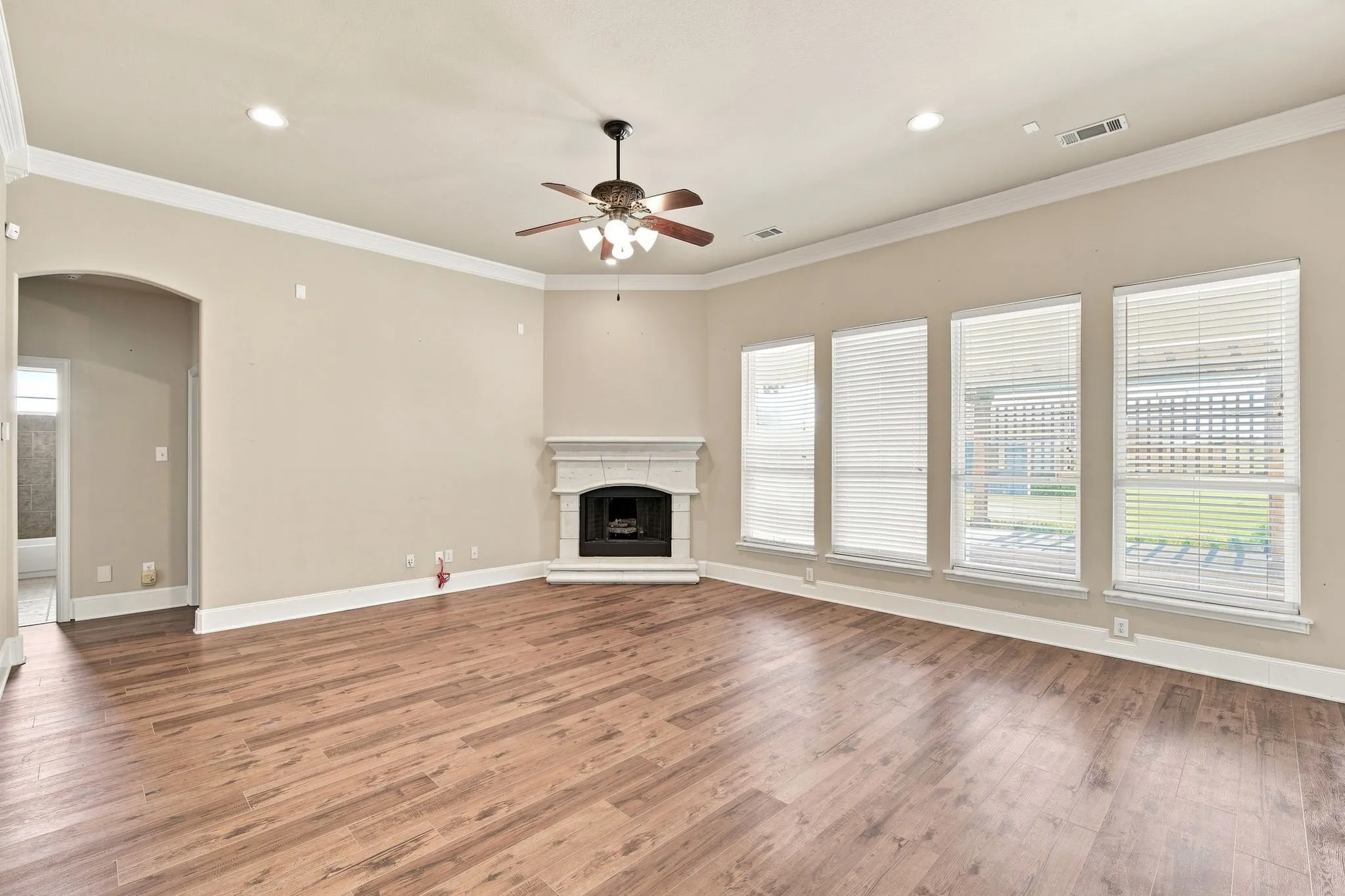 Single Family Residence For Sale in Ellis County , 429 Rugged Drive, Red Oak, Texas 75154, 4 Bedroom, 3 Bathroom, 3 Garage spaces, 3,224 Sqft, built in 2005, mls#21334129, Real Estate Agent in Red Oak, Homes For Sale in Ellis county, Homes For Sale in Red Oak, Realtor in Red Oak Texas, Real Estate Brokerage Independent Realty Texas, Luminita Cordes Realtor