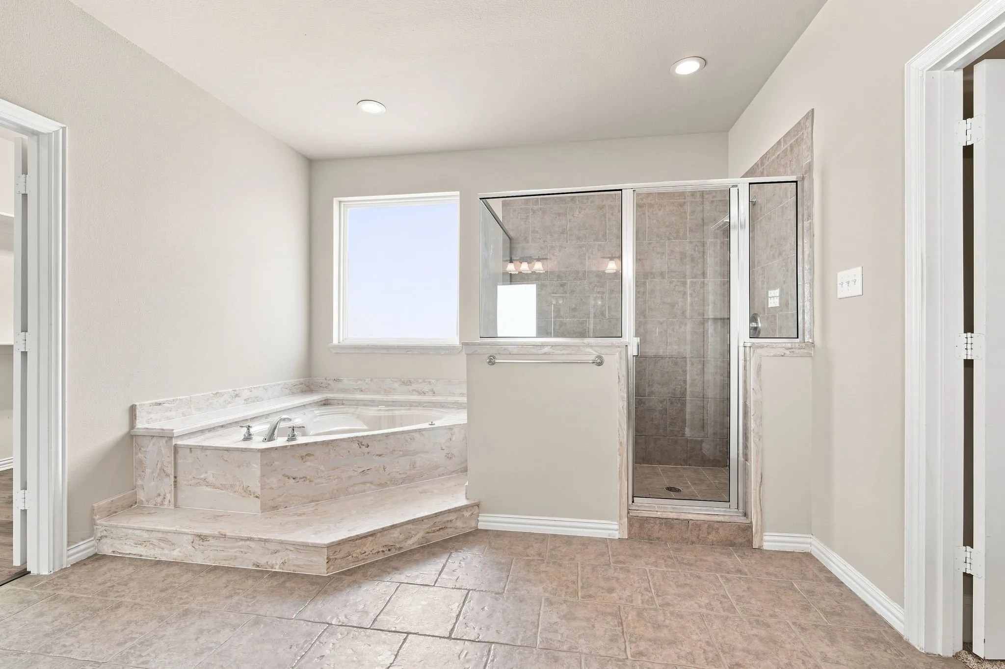 Single Family Residence For Sale in Ellis County , 429 Rugged Drive, Red Oak, Texas 75154, 4 Bedroom, 3 Bathroom, 3 Garage spaces, 3,224 Sqft, built in 2005, mls#21334129, Real Estate Agent in Red Oak, Homes For Sale in Ellis county, Homes For Sale in Red Oak, Realtor in Red Oak Texas, Real Estate Brokerage Independent Realty Texas, Luminita Cordes Realtor