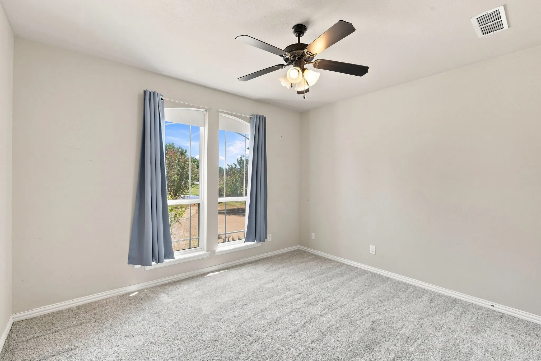 Single Family Residence For Sale in Ellis County , 429 Rugged Drive, Red Oak, Texas 75154, 4 Bedroom, 3 Bathroom, 3 Garage spaces, 3,224 Sqft, built in 2005, mls#21334129, Real Estate Agent in Red Oak, Homes For Sale in Ellis county, Homes For Sale in Red Oak, Realtor in Red Oak Texas, Real Estate Brokerage Independent Realty Texas, Luminita Cordes Realtor