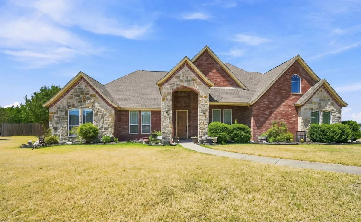 Single Family Residence For Sale in Ellis County , 429 Rugged Drive, Red Oak, Texas 75154, 4 Bedroom, 3 Bathroom, 3 Garage spaces, 3,224 Sqft, built in 2005, mls#21334129, Real Estate Agent in Red Oak, Homes For Sale in Ellis county, Homes For Sale in Red Oak, Realtor in Red Oak Texas, Real Estate Brokerage Independent Realty Texas, Luminita Cordes Realtor