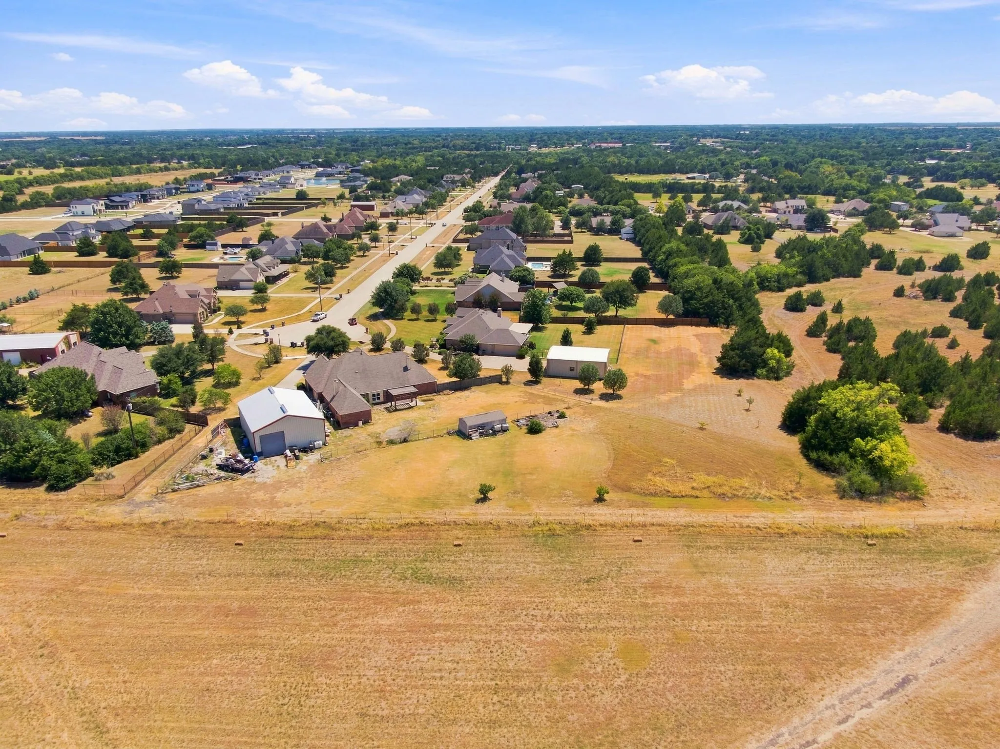 Single Family Residence For Sale in Ellis County , 429 Rugged Drive, Red Oak, Texas 75154, 4 Bedroom, 3 Bathroom, 3 Garage spaces, 3,224 Sqft, built in 2005, mls#21334129, Real Estate Agent in Red Oak, Homes For Sale in Ellis county, Homes For Sale in Red Oak, Realtor in Red Oak Texas, Real Estate Brokerage Independent Realty Texas, Luminita Cordes Realtor