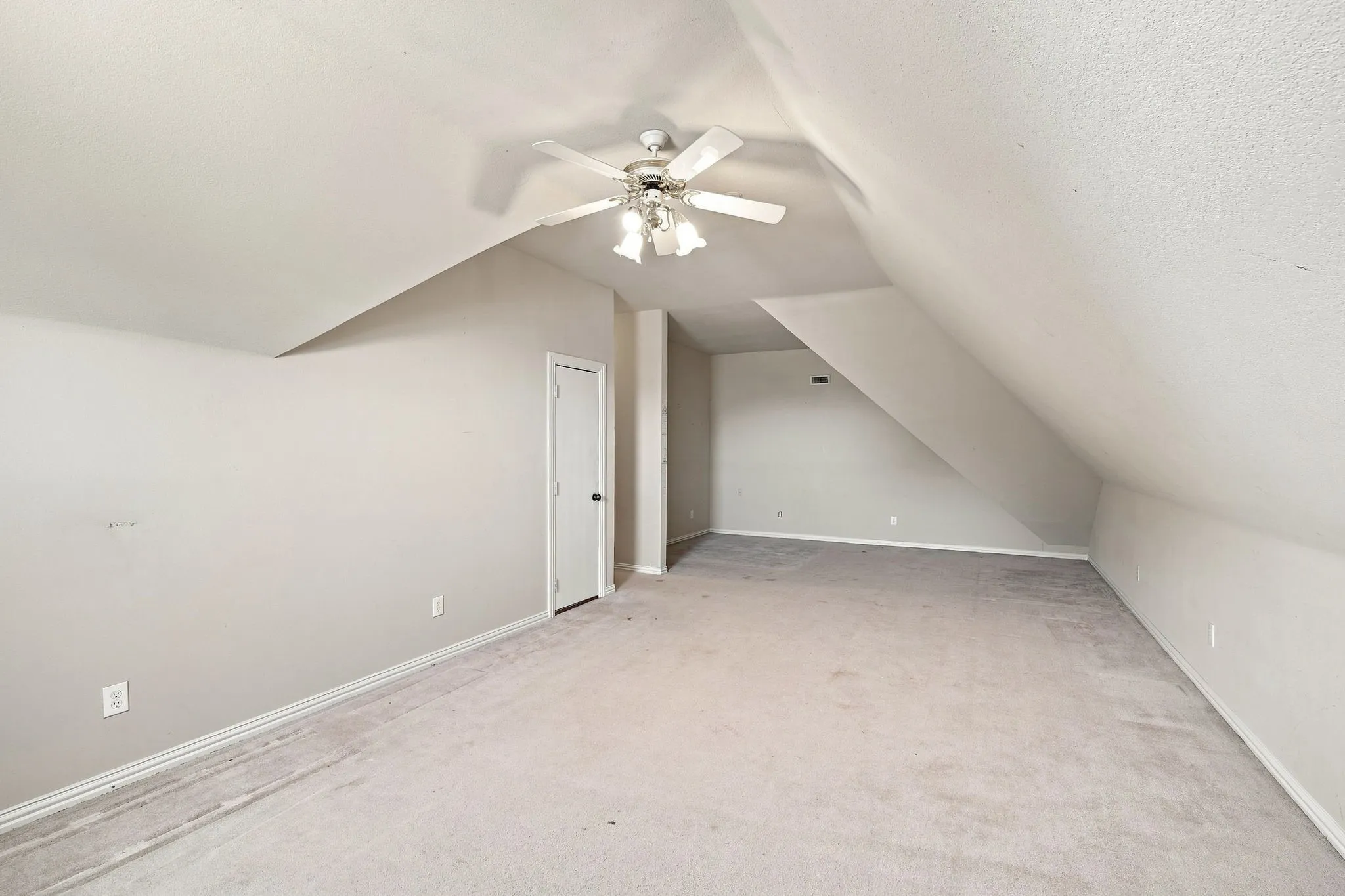 Single Family Residence For Sale in Ellis County , 429 Rugged Drive, Red Oak, Texas 75154, 4 Bedroom, 3 Bathroom, 3 Garage spaces, 3,224 Sqft, built in 2005, mls#21334129, Real Estate Agent in Red Oak, Homes For Sale in Ellis county, Homes For Sale in Red Oak, Realtor in Red Oak Texas, Real Estate Brokerage Independent Realty Texas, Luminita Cordes Realtor