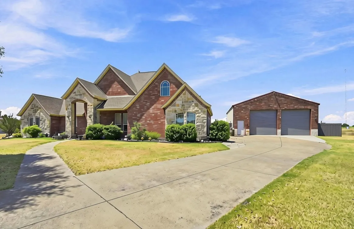 Single Family Residence For Sale in Ellis County , 429 Rugged Drive, Red Oak, Texas 75154, 4 Bedroom, 3 Bathroom, 3 Garage spaces, 3,224 Sqft, built in 2005, mls#21334129, Real Estate Agent in Red Oak, Homes For Sale in Ellis county, Homes For Sale in Red Oak, Realtor in Red Oak Texas, Real Estate Brokerage Independent Realty Texas, Luminita Cordes Realtor
