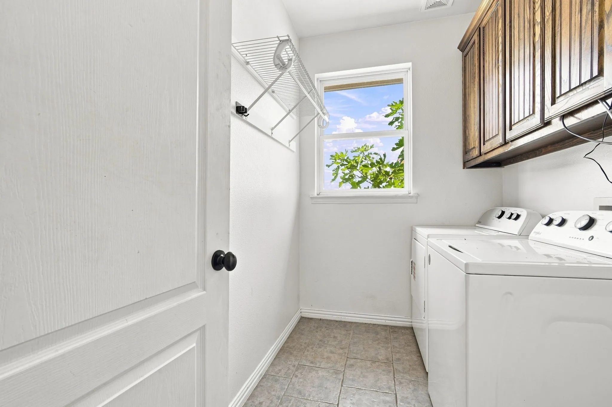 Single Family Residence For Sale in Ellis County , 429 Rugged Drive, Red Oak, Texas 75154, 4 Bedroom, 3 Bathroom, 3 Garage spaces, 3,224 Sqft, built in 2005, mls#21334129, Real Estate Agent in Red Oak, Homes For Sale in Ellis county, Homes For Sale in Red Oak, Realtor in Red Oak Texas, Real Estate Brokerage Independent Realty Texas, Luminita Cordes Realtor
